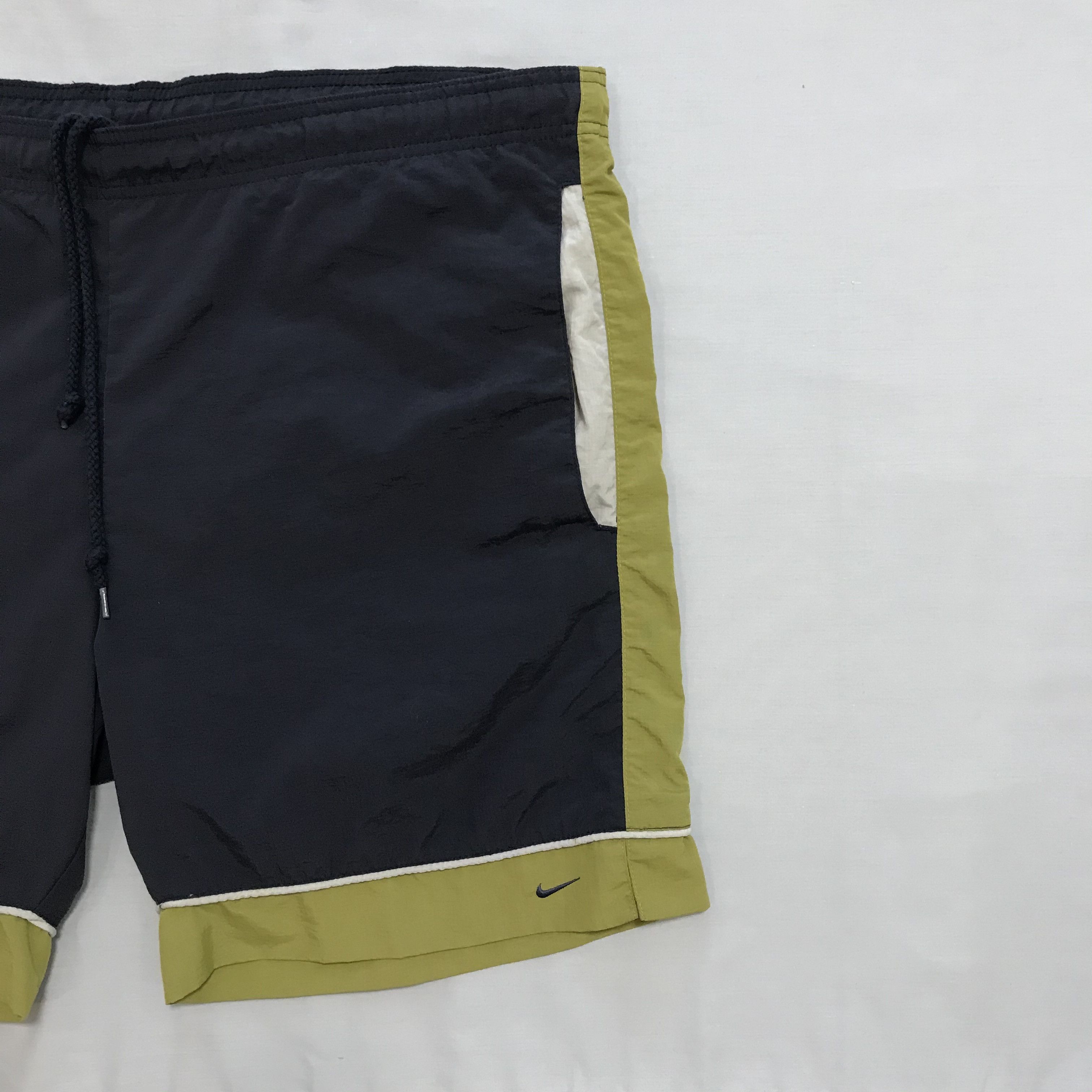 Nike NIKE Vintage Shorts Swoosh Logo Embroidered 90s Rare Size US 34 / EU 50 - 3 Thumbnail