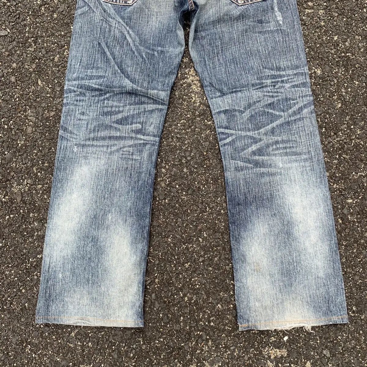 Japanese Brand 🔥THRASHED🔥Japanese Vintage Jeans Faded Wash Denim Pants Size US 34 / EU 50 - 13 Thumbnail