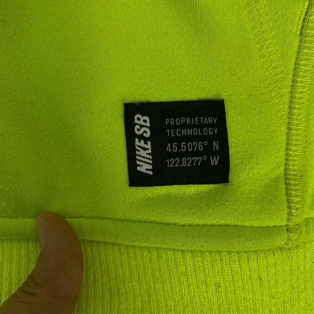 Vintage Vintage Nike Hoodie Sweater Big Logo Printed Neon Size L Size US L / EU 52-54 / 3 - 6 Thumbnail