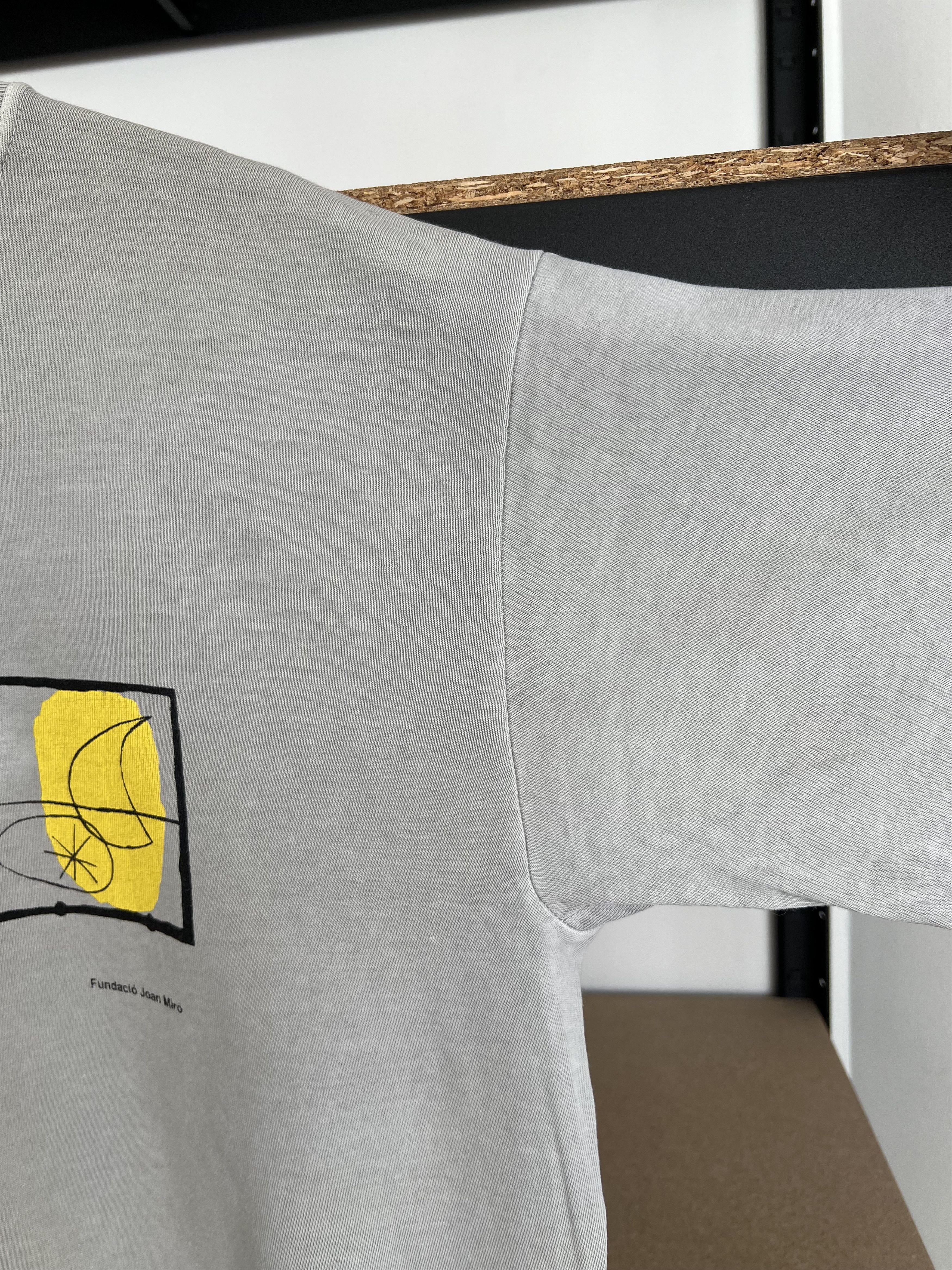 Arts & Science Vintage 1996 Joan Miro Suc Miro Art Gray T-shirt Size US M / EU 48-50 / 2 - 10 Thumbnail