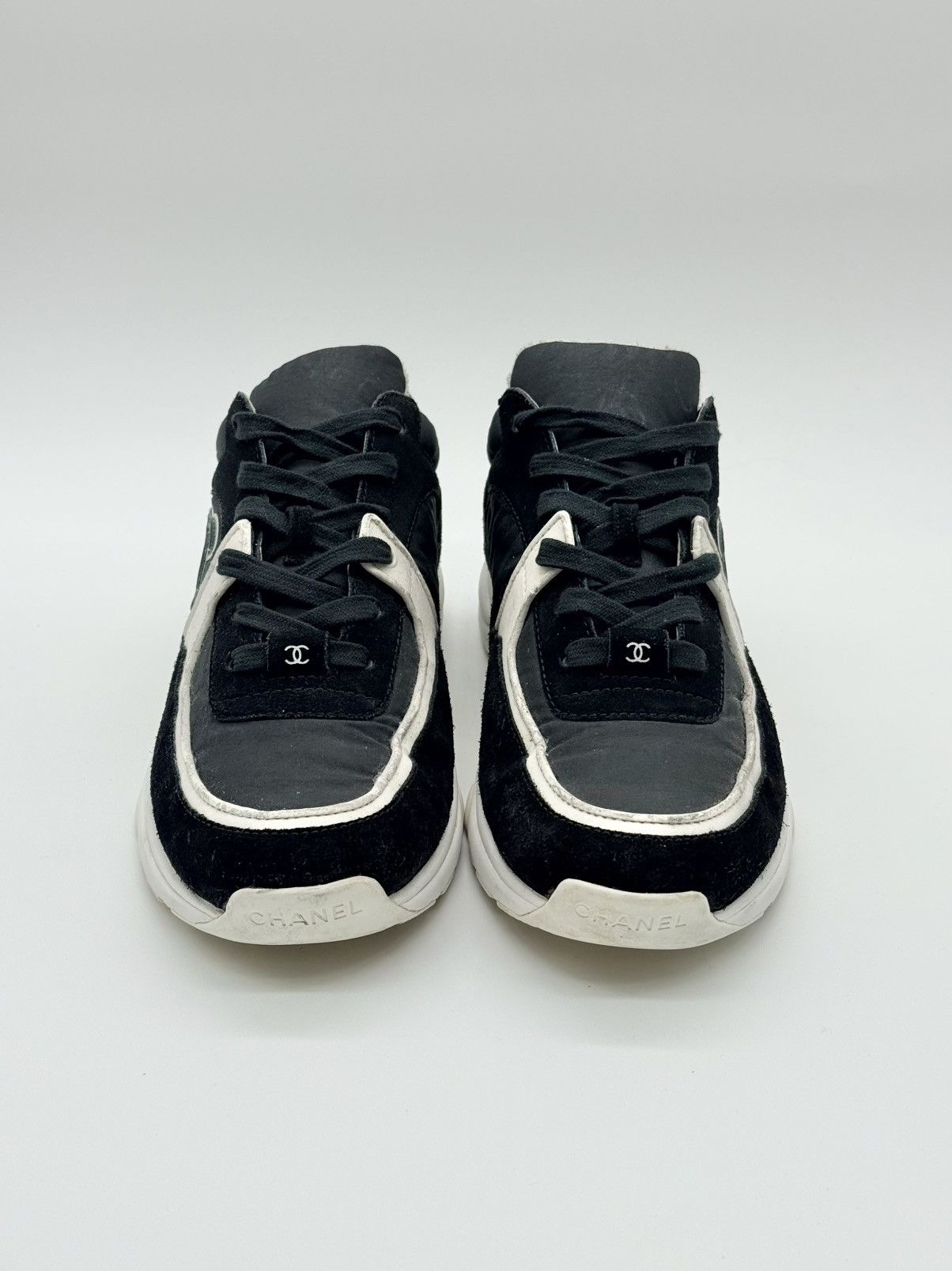 Chanel Size 8 - Chanel Sneaker Black White Size US 8 / EU 41 - 4 Thumbnail
