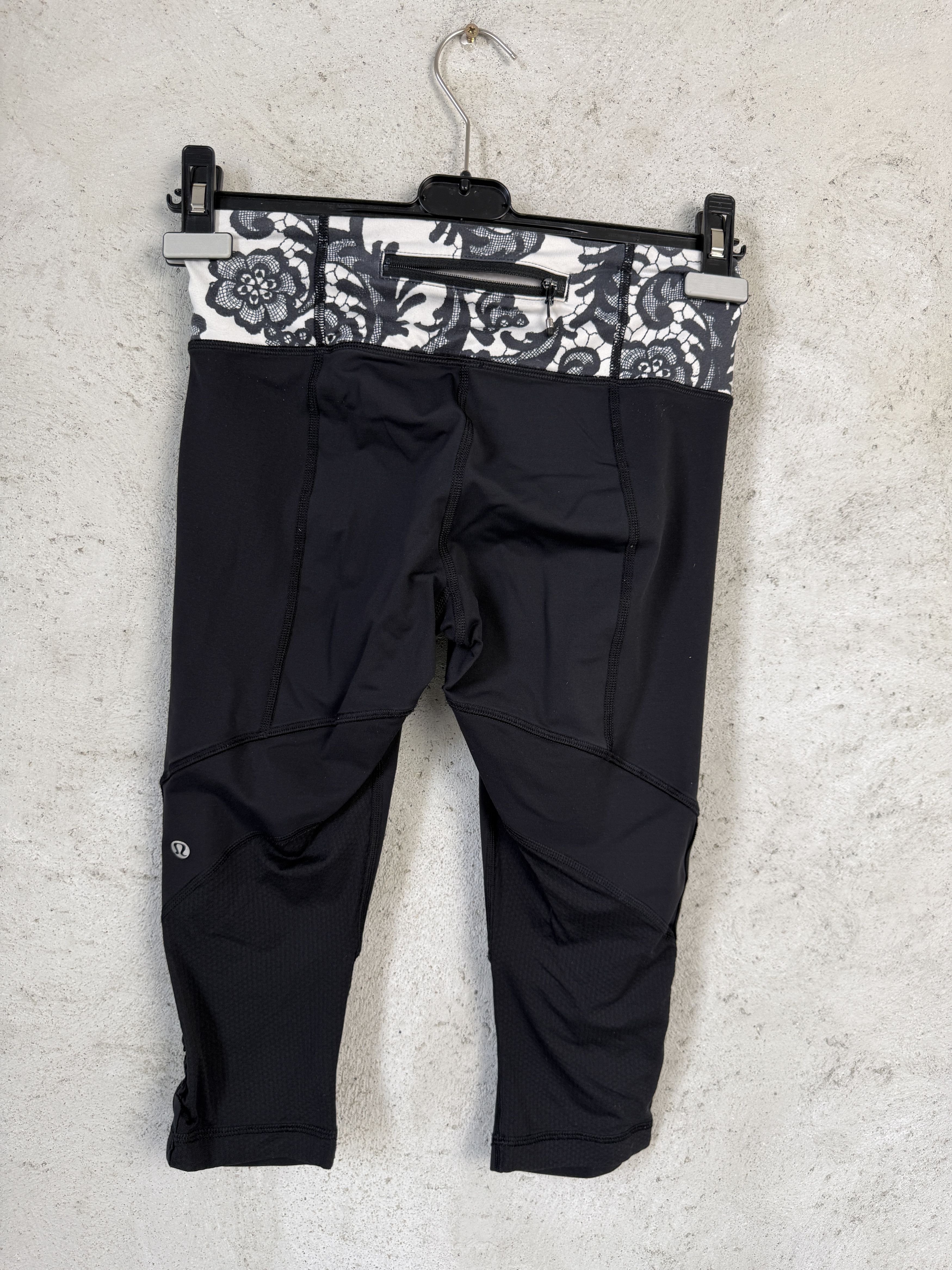 Lululemon Lululemon capri leggings sport gym yoga pilates Size 28" / US 6 / IT 42 - 1 Thumbnail