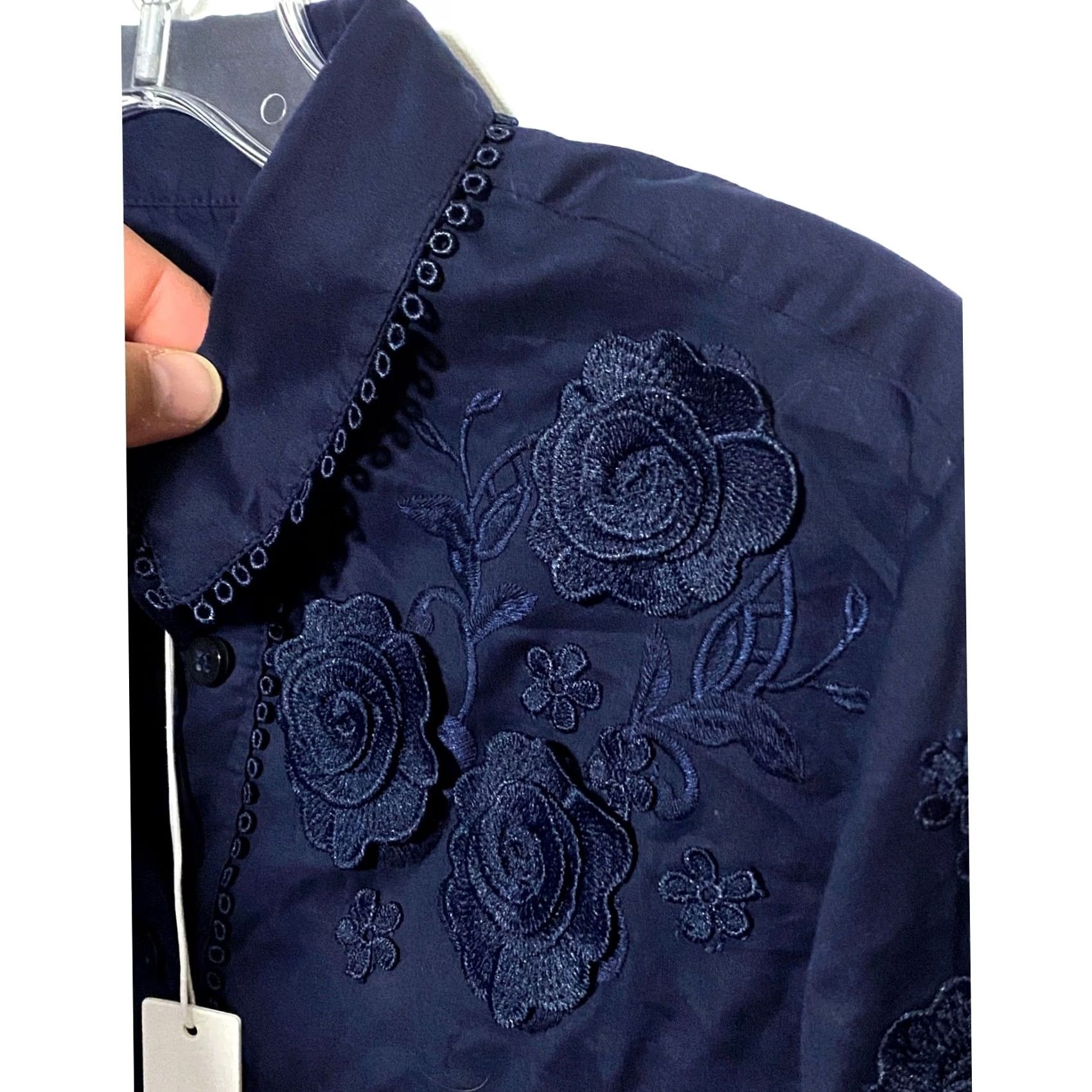 Vintage Chico's Button-Up Navy Floral Embroidered Blouse Women S Long Sleeve 100% Cotton NWT Size S US 4 Vintage? No Size S / US 4 / IT 40 - 3 Thumbnail