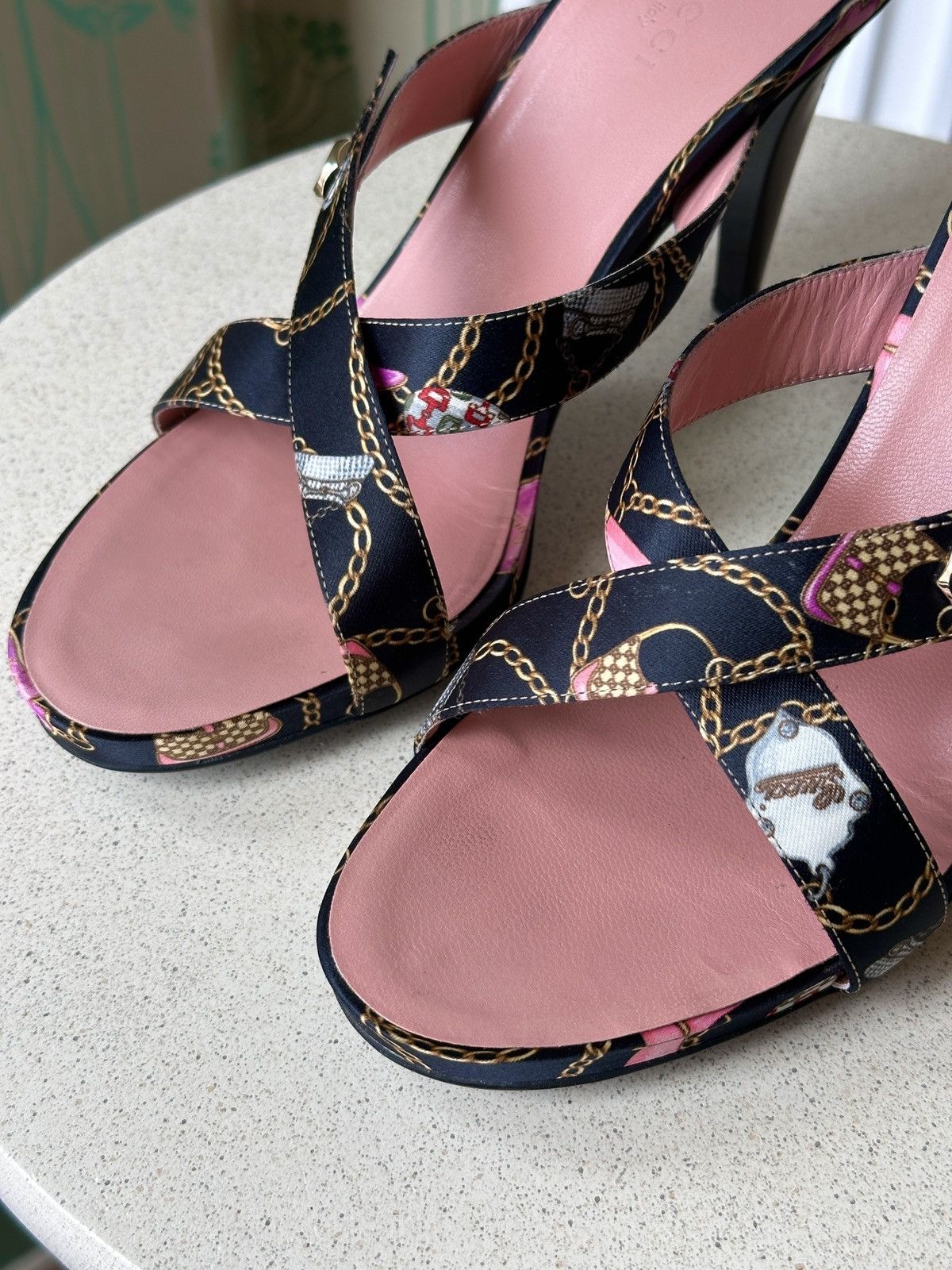 Gucci GUCCI Satin Chain Cross Strap Black Pink Sandals 36,5/6,5 Size US 6.5 / IT 36.5 - 8 Thumbnail