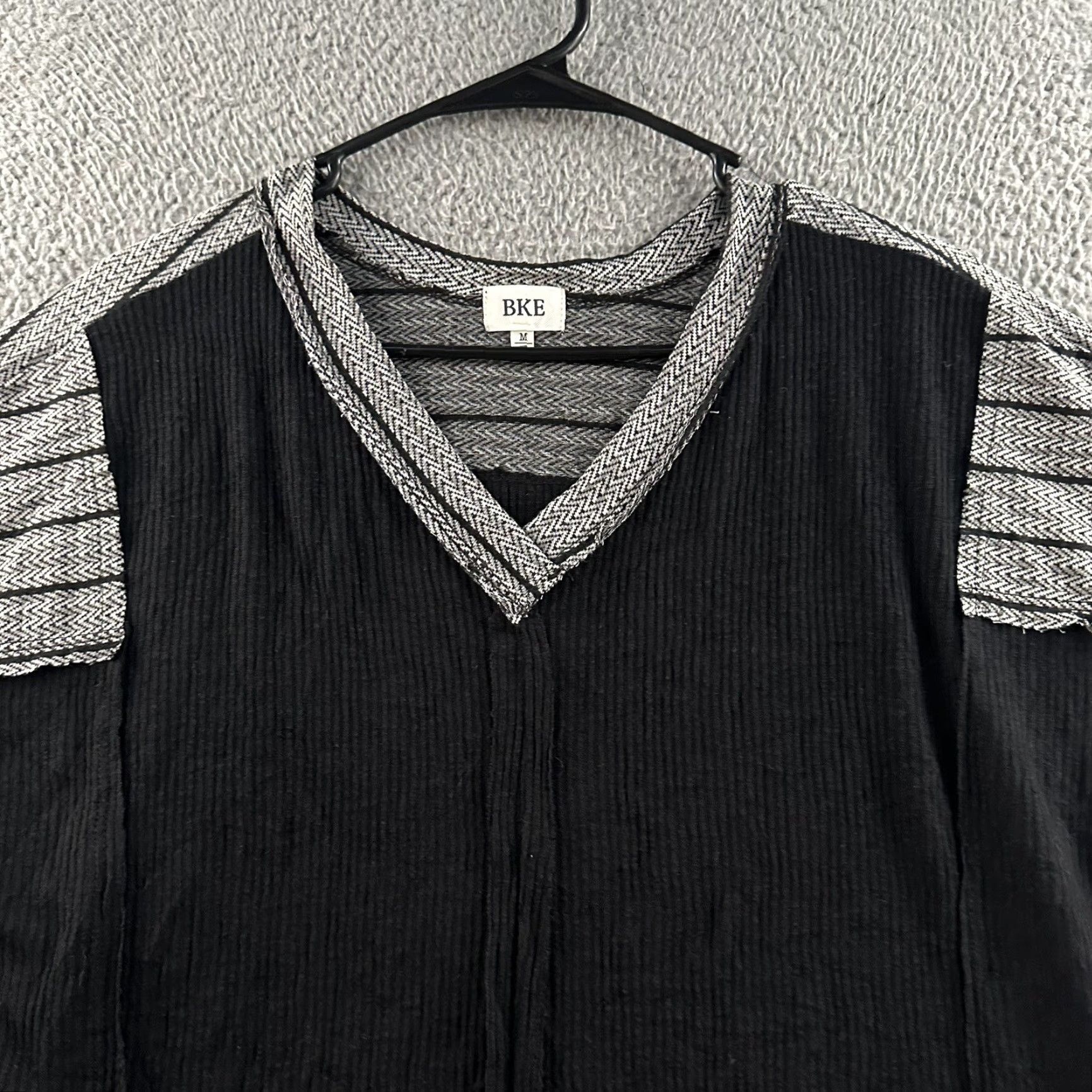 BKE BKE Womens Top Multicolor Short Sleeve V-Neck Rayon Blend Pieced Edge Top M Medium Size M / US 6-8 / IT 42-44 - 2 Thumbnail