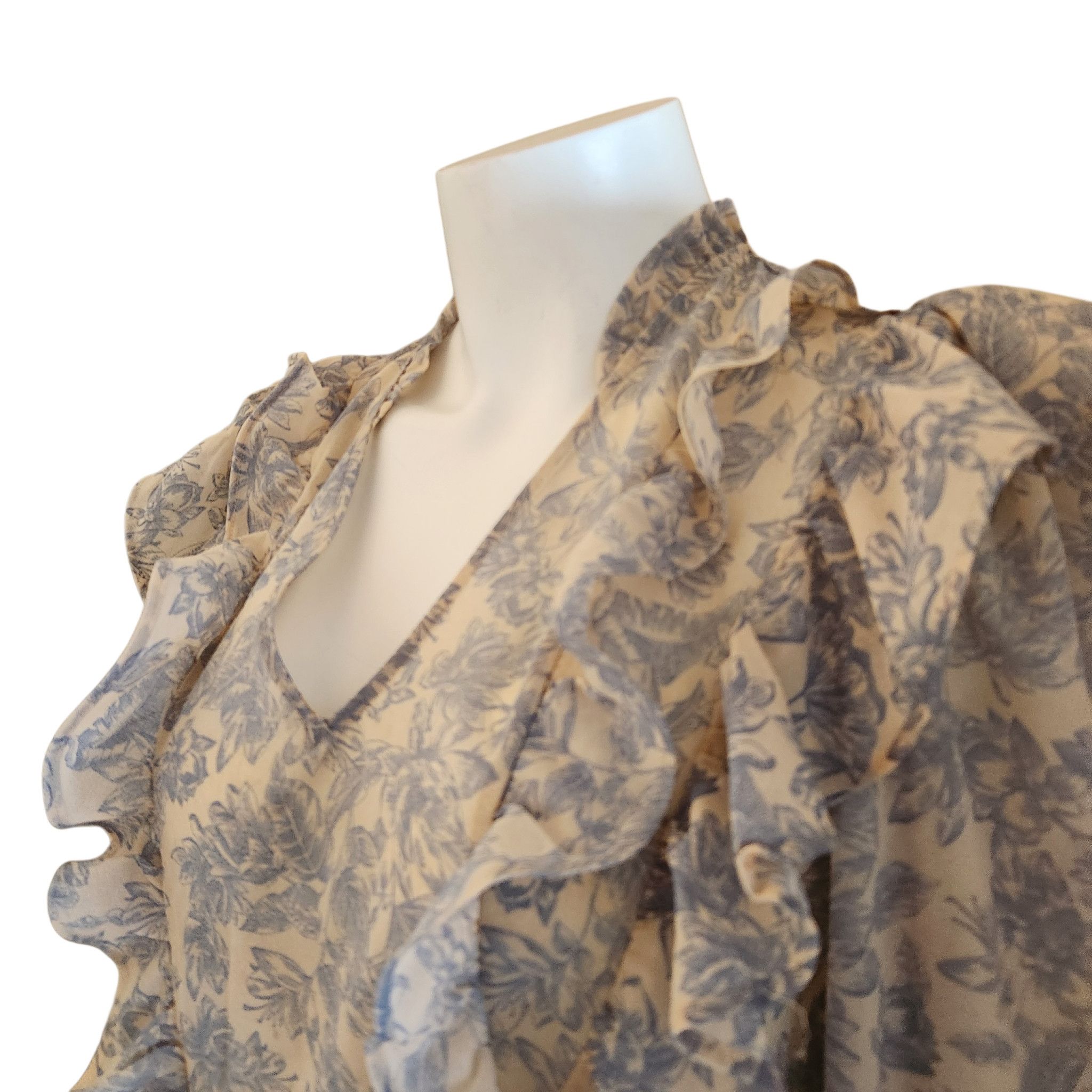 Express Express wom floral Victorian ruffle long sleeve NWT blouse Size S / US 4 / IT 40 - 2 Thumbnail