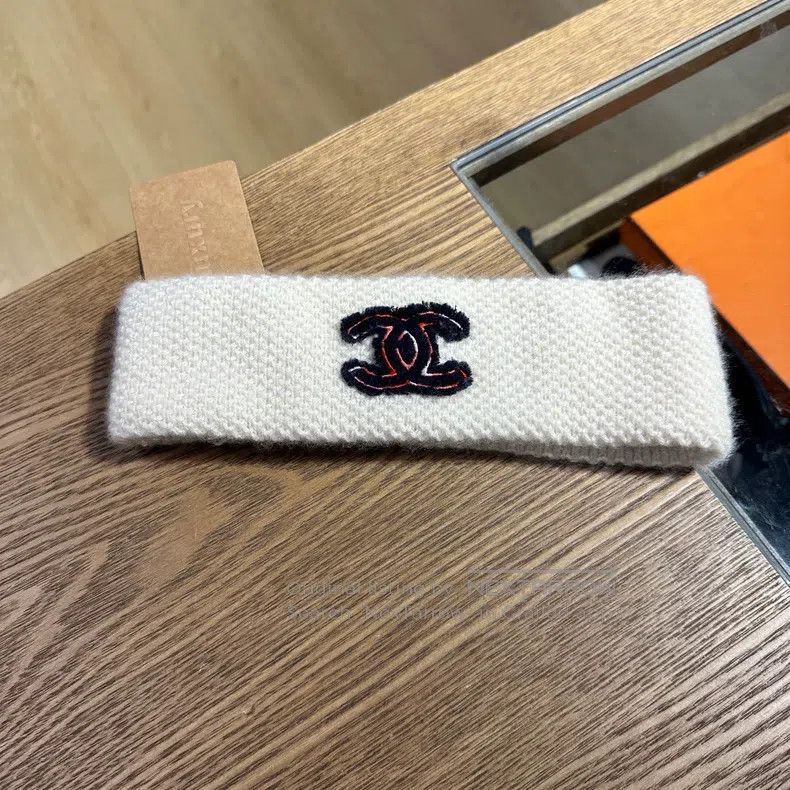 Chanel Chanel Cashmere Logo knitted hair band Size ONE SIZE - 1 Thumbnail