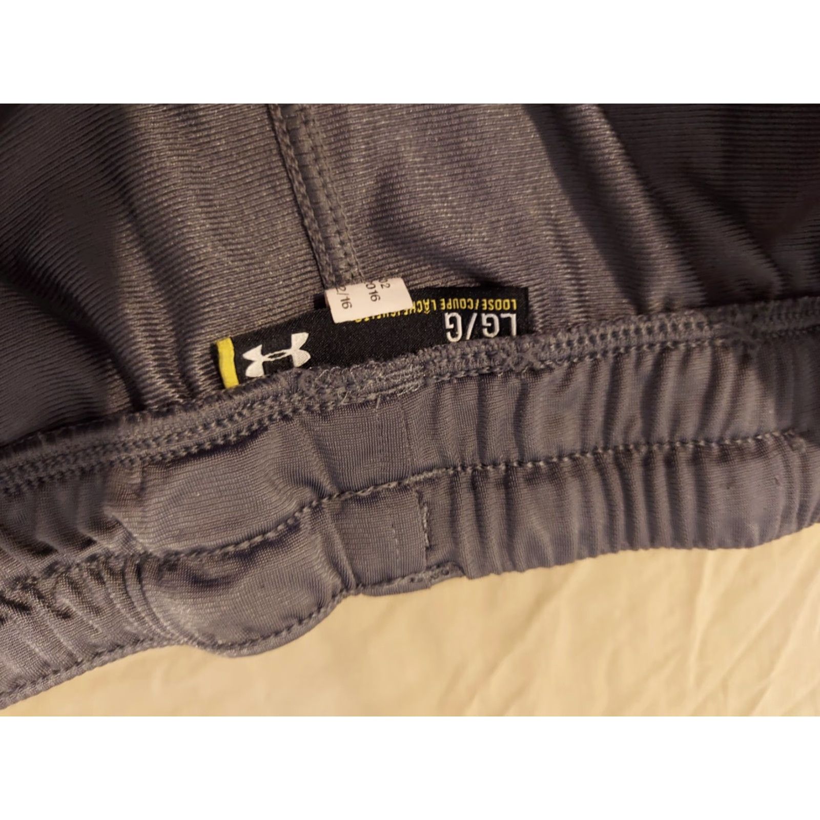 Under Armour VINTAGE? Under Armour Pants Mens L Regular Athletic Gray Sweatpants Gym Workout Shirt? Size US 33 - 6 Thumbnail