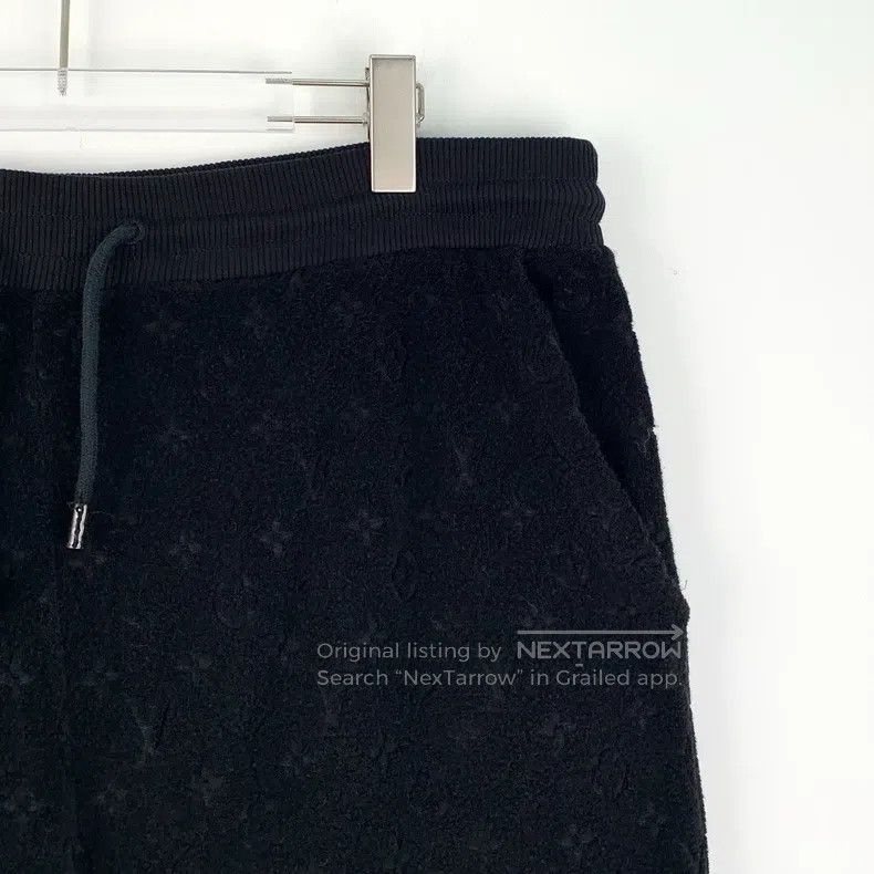 Louis Vuitton Louis Vuitton size xl 23 black logo dark embossed cotton dr Size US 28 / EU 44 - 3 Thumbnail