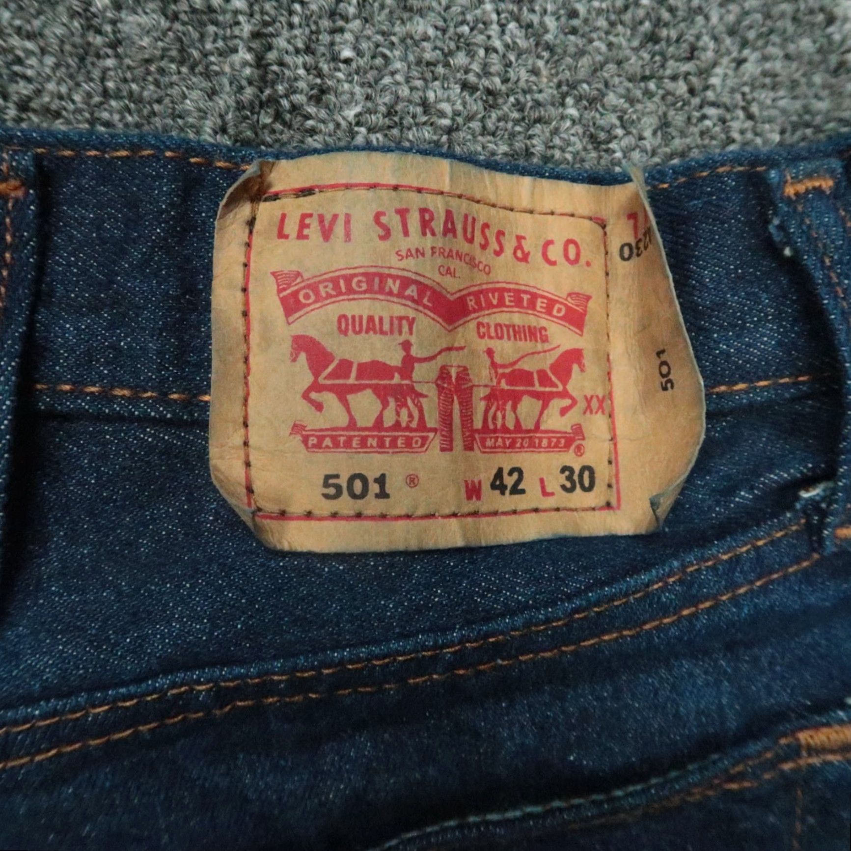 Levi's VINTAGE Levi's 501 Jeans Mens 40x31 Dark Blue Button Fly 5-Pocket Denim Cotton Regular Straight Blue Mens US 501 Series Size US 40 / EU 56 - 6 Thumbnail