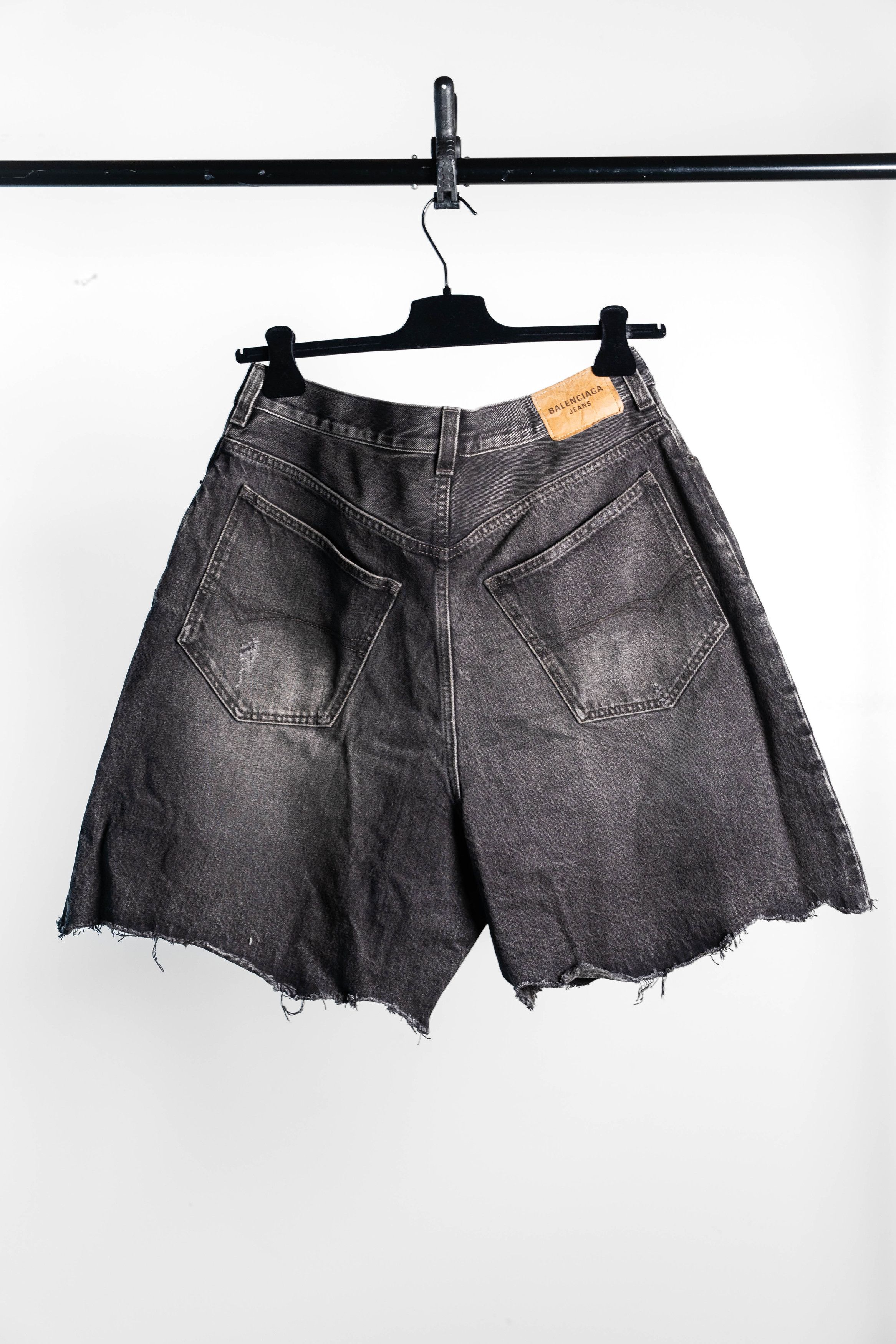 Balenciaga Balenciaga Black Distressed Baggy Denim Shorts Size US 34 / EU 50 - 4 Thumbnail