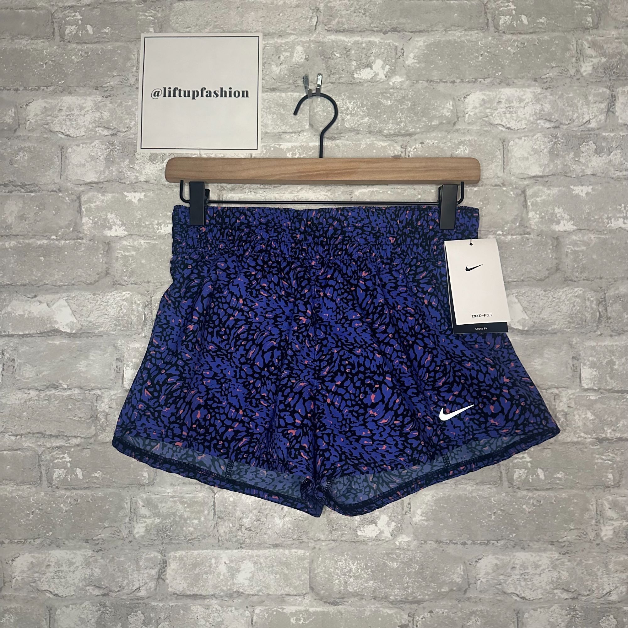 Nike Nike Women's One Dri-FIT Mid-Rise 3" Brief-Lined Shorts NWT Size 28" / US 6 / IT 42 - 1 Thumbnail