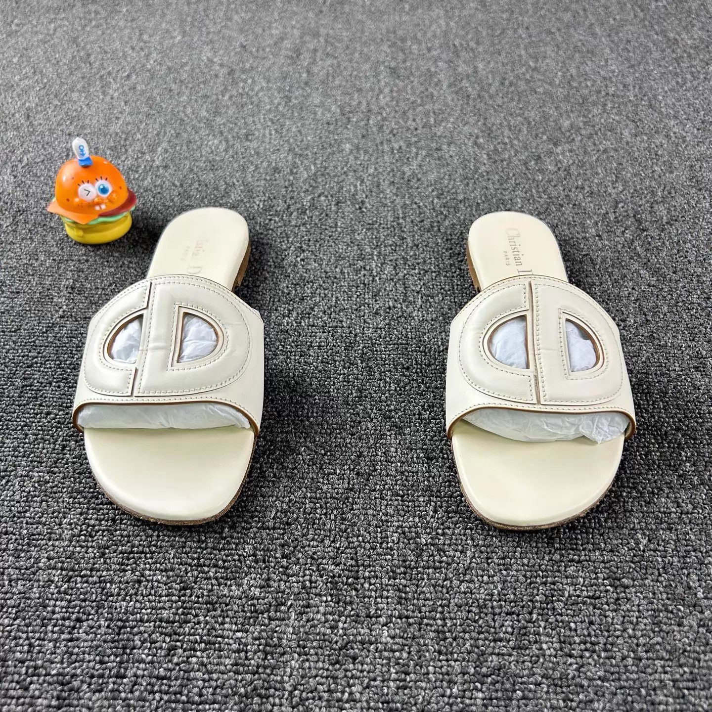 Dior Dior Pig Nose Slippers Cream EUR 37 Size US 6.5 / IT 36.5 - 2 Thumbnail
