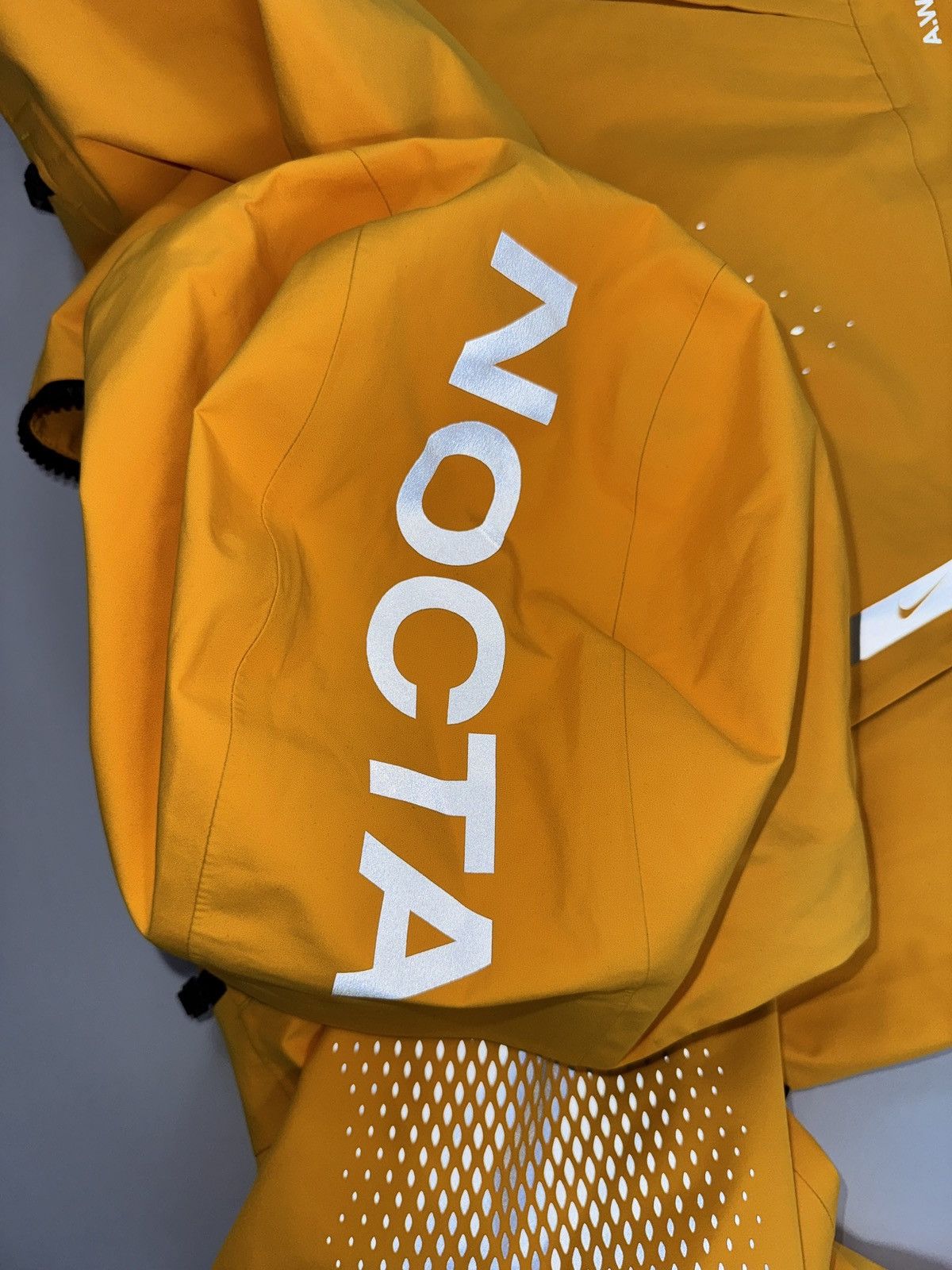 NOCTA × Nike TUNGATEN ALIEN GORE TEX OVERSIZED JACKET (RARE COLOUR-WAY) Size US M / EU 48-50 / 2 - 5 Thumbnail