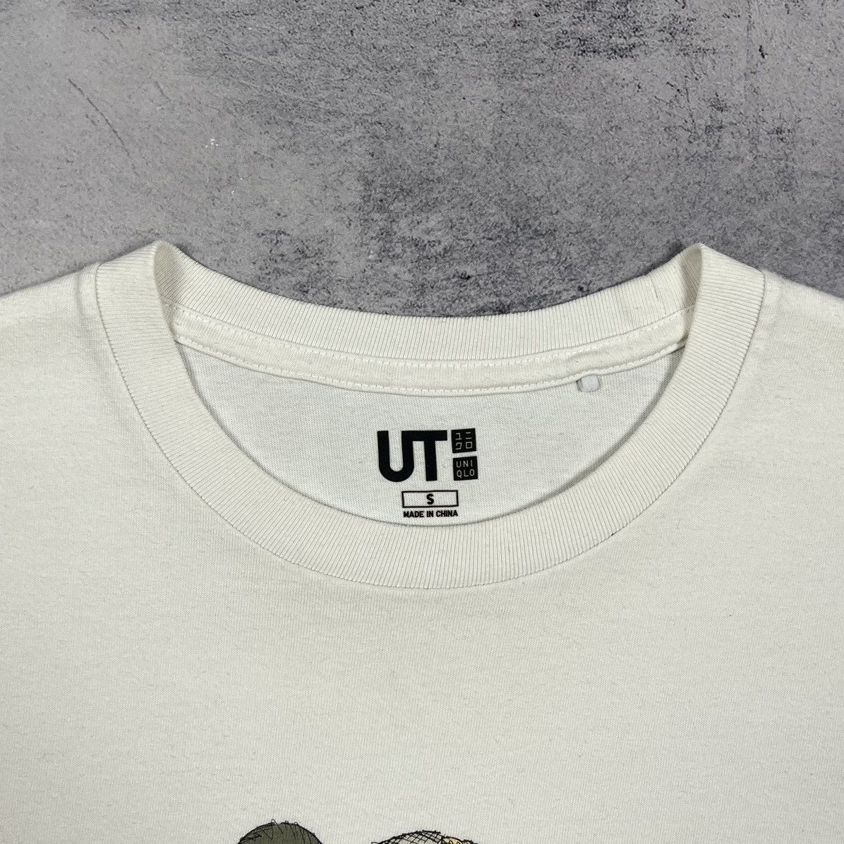 Kaws × Uniqlo Kaws x Uniqlo y2k big logo japanese tee Size US S / EU 44-46 / 1 - 8 Thumbnail