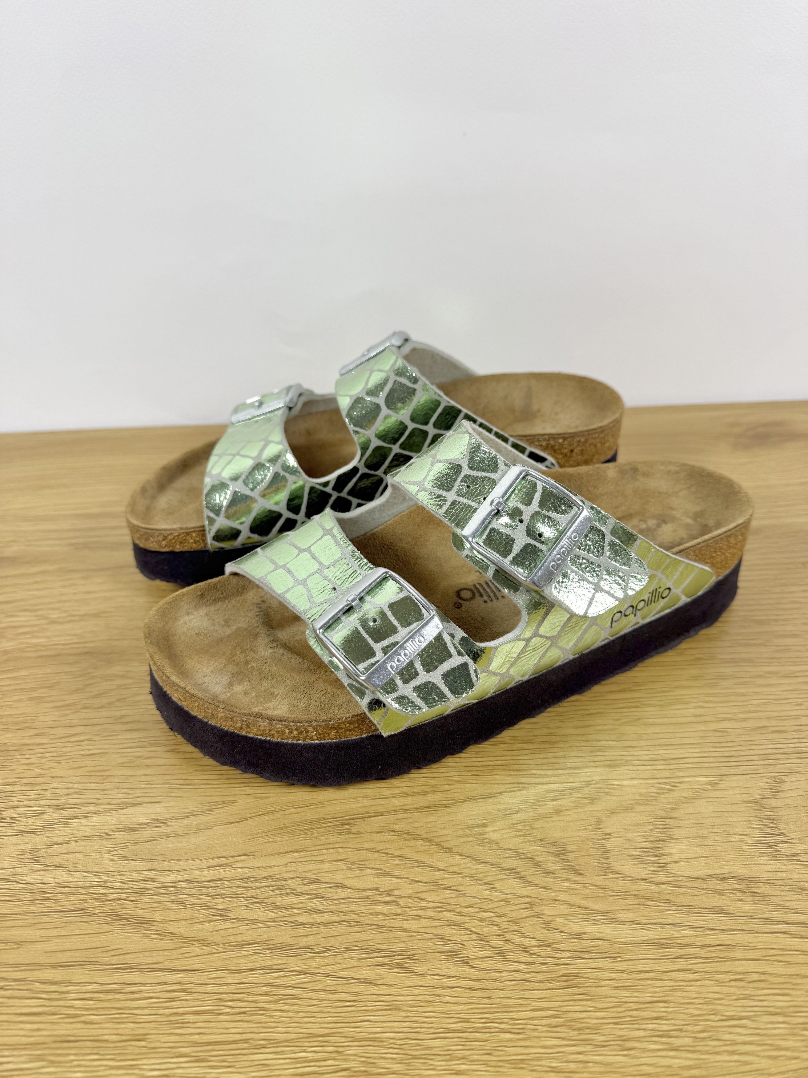 Birkenstock Birkenstock Arizona GatorGleam Green Metallic Sandals Size US 8 / IT 38 - 3 Thumbnail