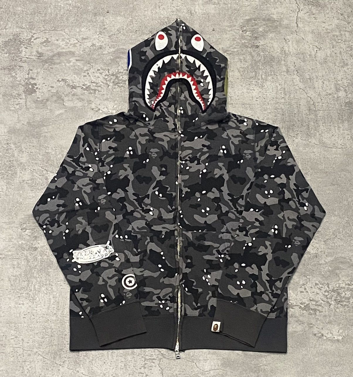 Bape Bape Exclusive Store Limited Desert Camo Shark Size US M / EU 48-50 / 2 - 1 Thumbnail