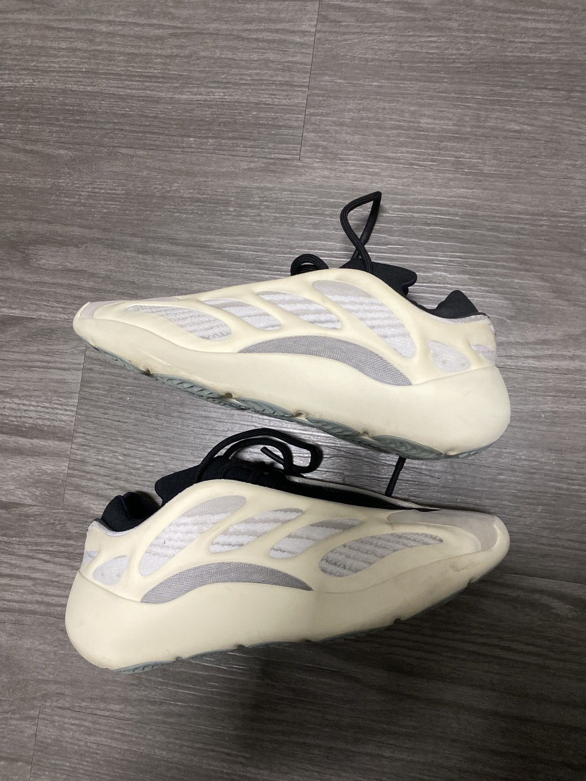 Adidas Adidas Yeezy 700 Size US 10.5 / EU 43-44 - 3 Thumbnail