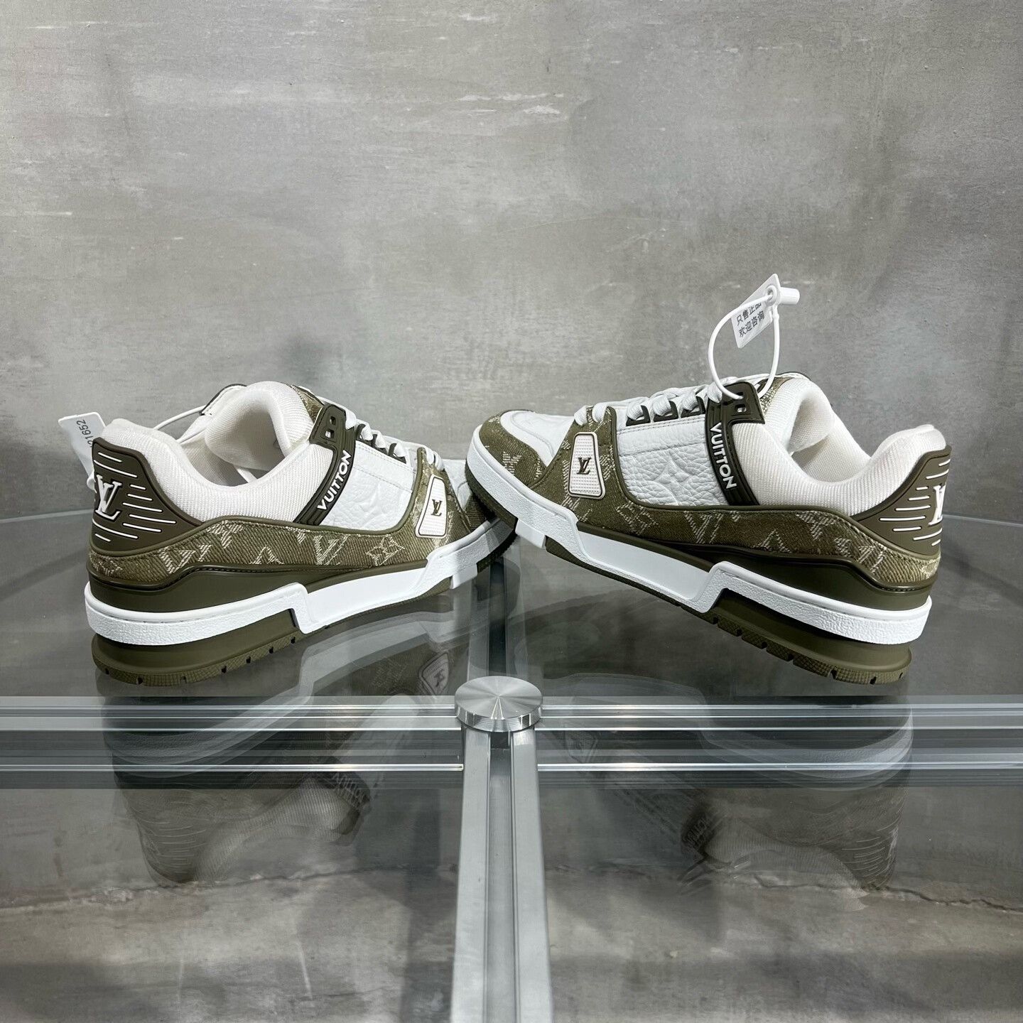 Louis Vuitton louis vuitton lv trainer 25 white green Size US 5.5 / EU 38 - 5 Thumbnail
