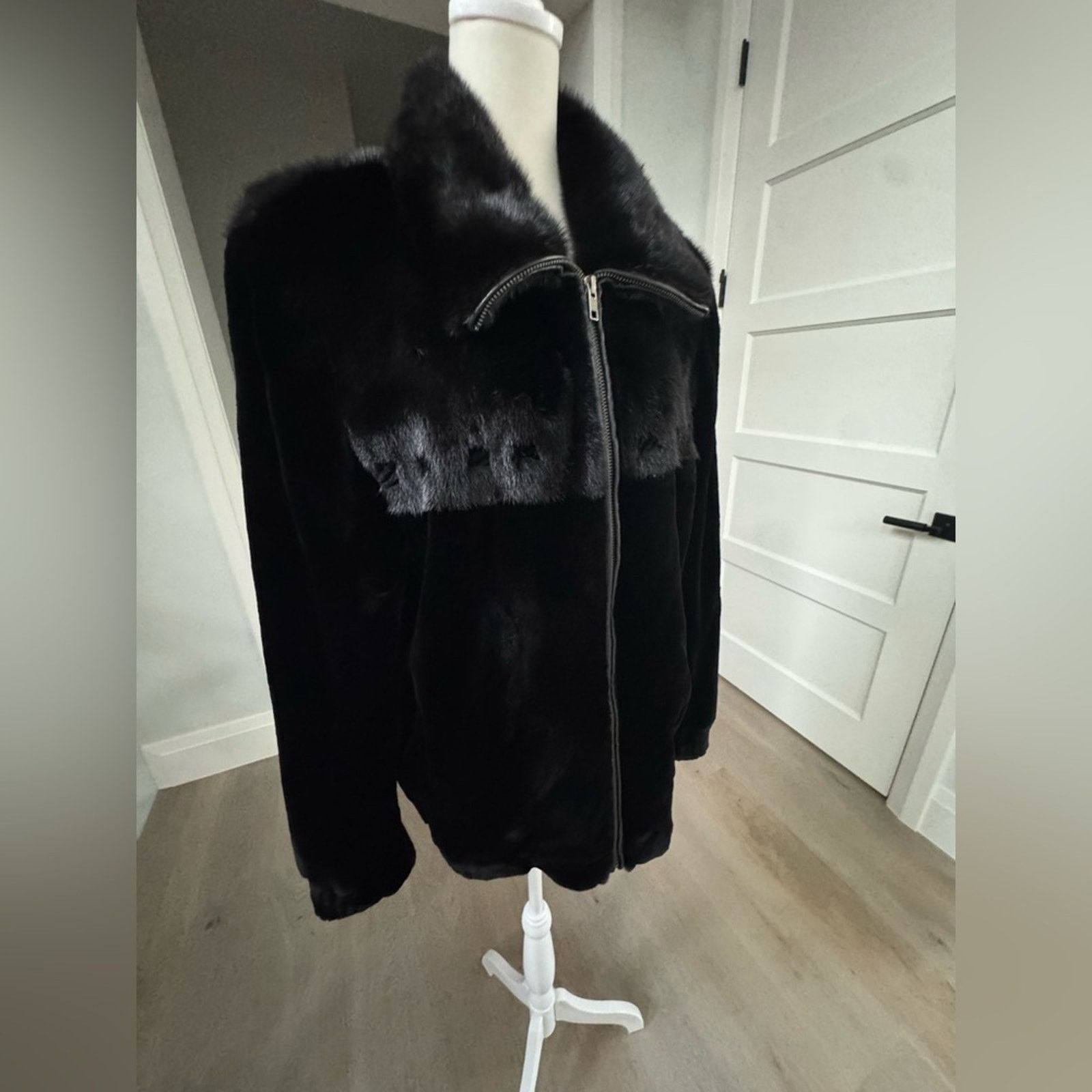 Other Brand new Men’s Mink Jacket size M Size US M / EU 48-50 / 2 - 5 Thumbnail
