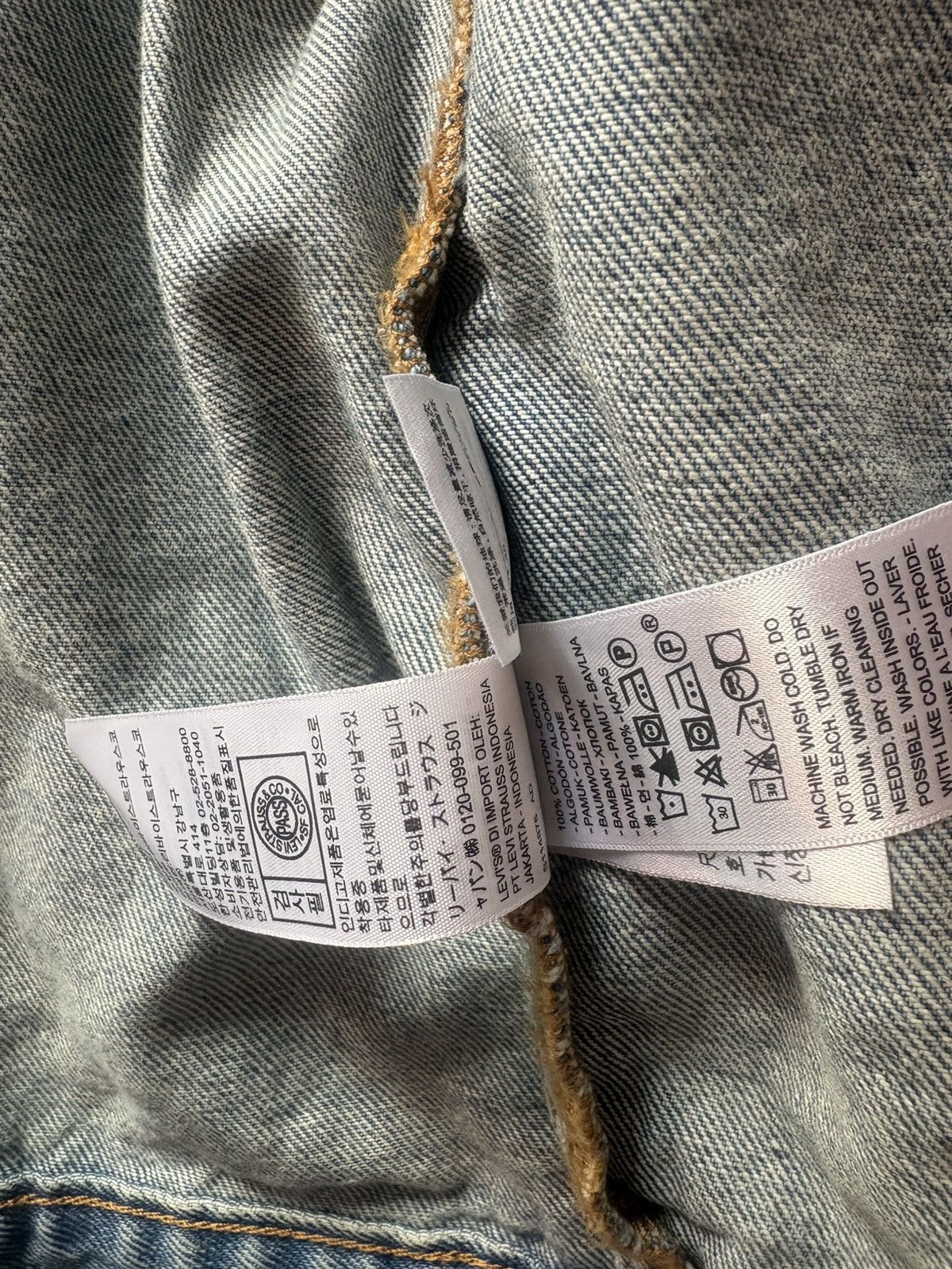 DENIM TEARS × Levi's Levi X Denim Tears Jean Jacket All Over Wreath Light Wash Size L / US 10 / IT 46 - 4 Thumbnail