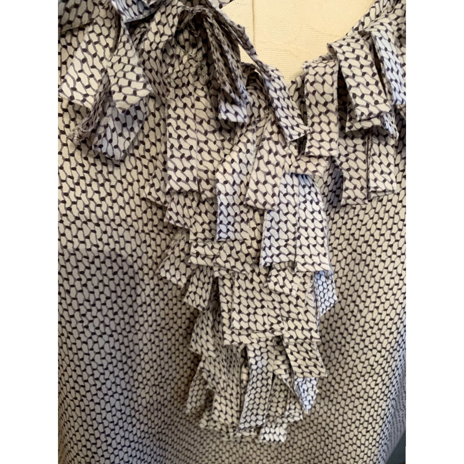 J.Crew VINTAGE 10 J.Crew Women's Palmera Ruffle Cami Gray Tan Style 23363 Sleeveless Blouse Size L / US 10 / IT 46 - 7 Thumbnail