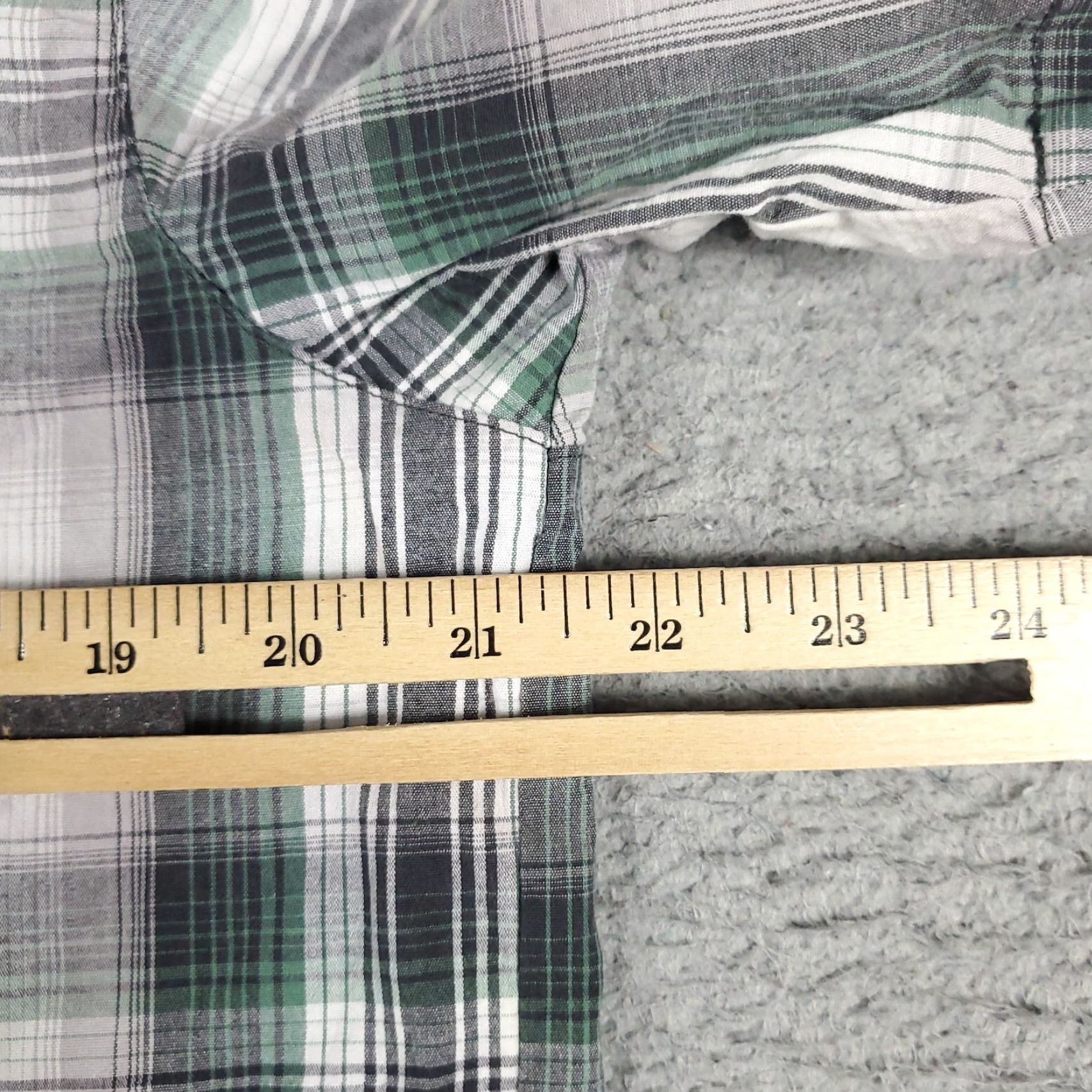 Vintage Columbia Shirt Mens Size Medium Gray Plaid Short Sleeve Button-Up Casual Shirt M Gray Columbia Shirt Mens Medium Gray Plaid Short Sleeve Button-Up Size US M / EU 48-50 / 2 - 5 Thumbnail