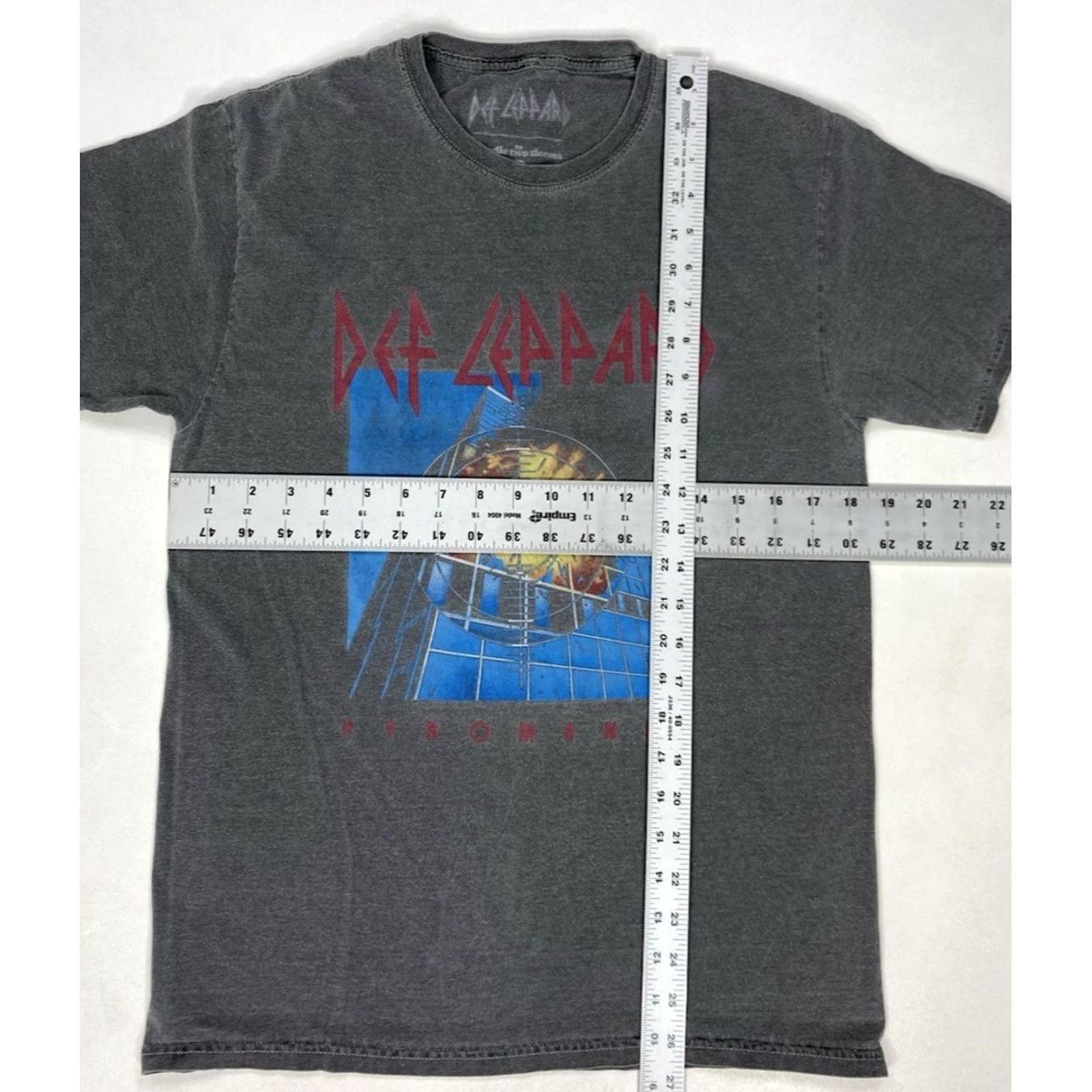 Vintage VINTAGE Def Leppard Pyromania Graphic T-shirt Women Medium Gray Short Sleeve Music Size M / US 6-8 / IT 42-44 - 7 Thumbnail