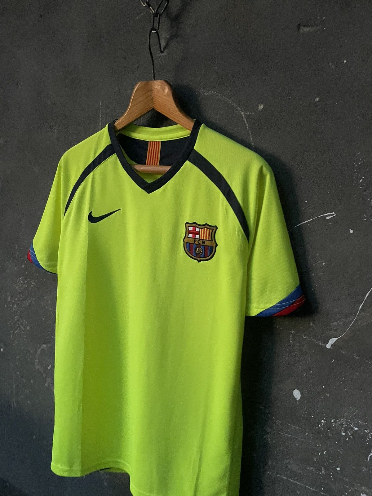 Nike × Vintage Vintage Nike Fc Barcelona 2005/2006 Away Football Shirt Size US L / EU 52-54 / 3 - 3 Thumbnail