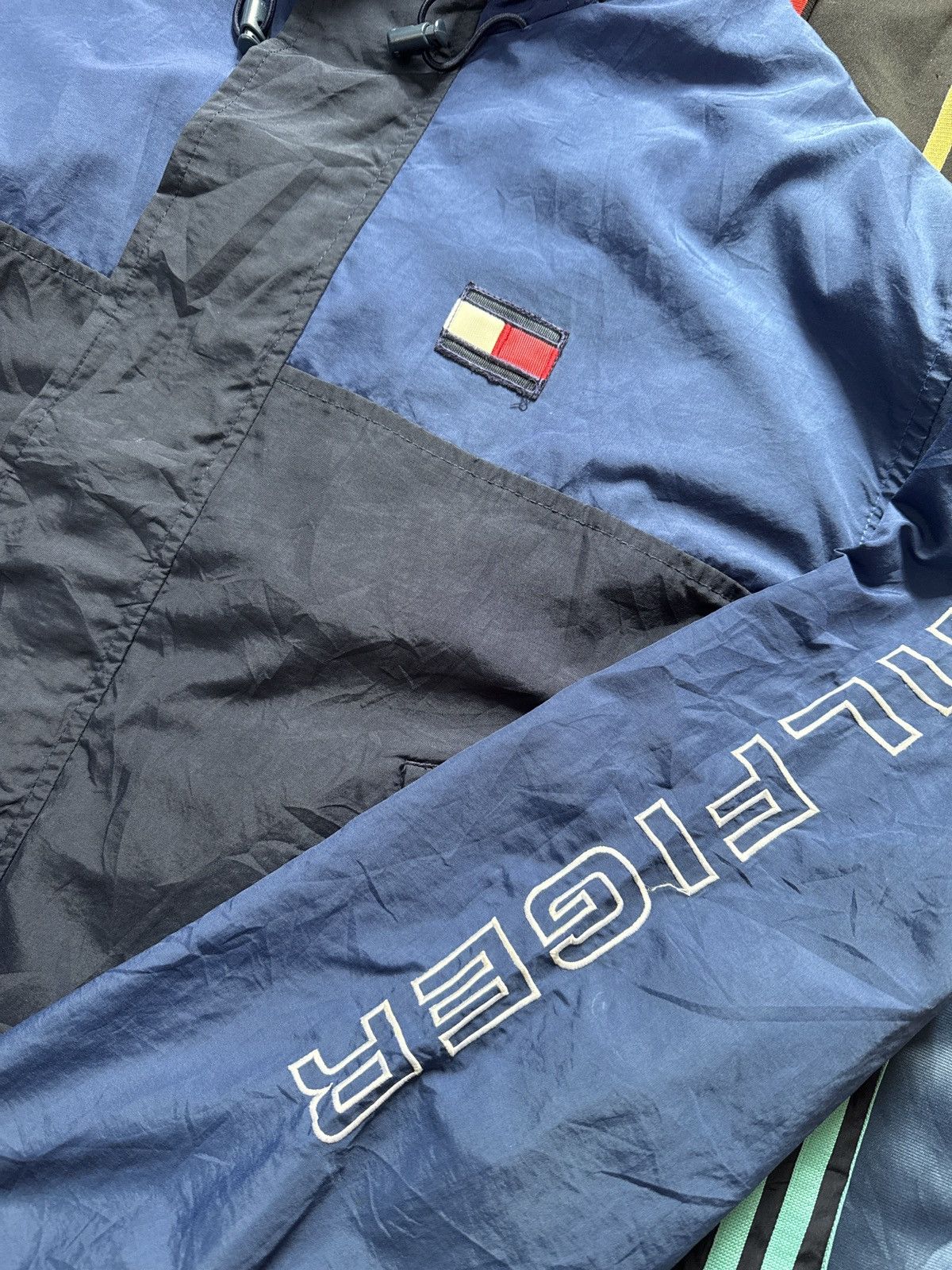 Tommy Hilfiger vintage 90s Tommy Hilfiger blue windbreaker jacket Size US XL / EU 56 / 4 - 2 Thumbnail