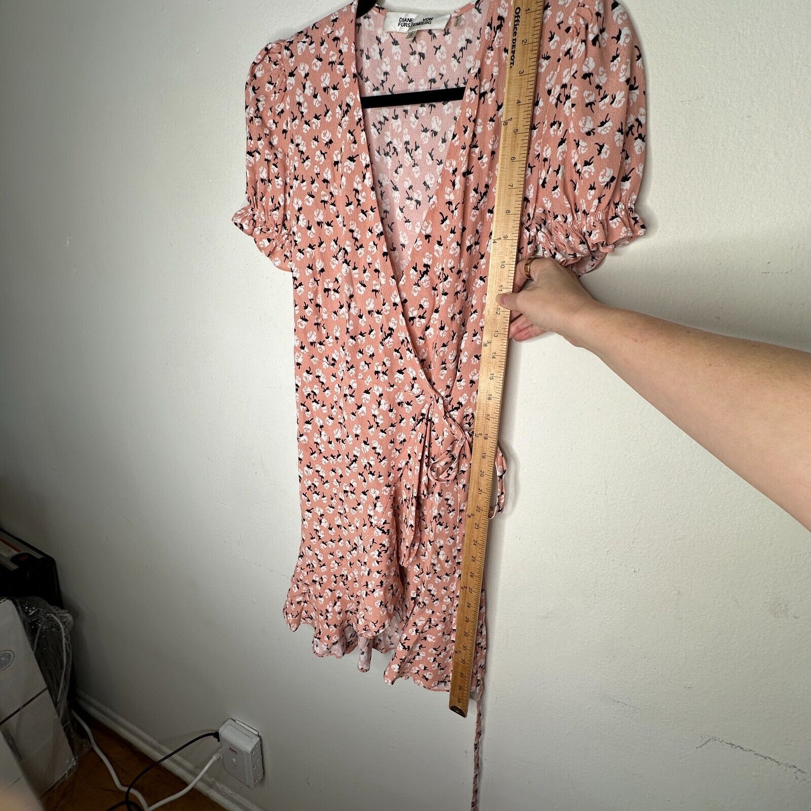 Diane von Furstenberg Diane Von Furstenberg Floral Ruffled Wrap Mini Puff Sleeve S Size S / US 4 / IT 40 - 14 Thumbnail