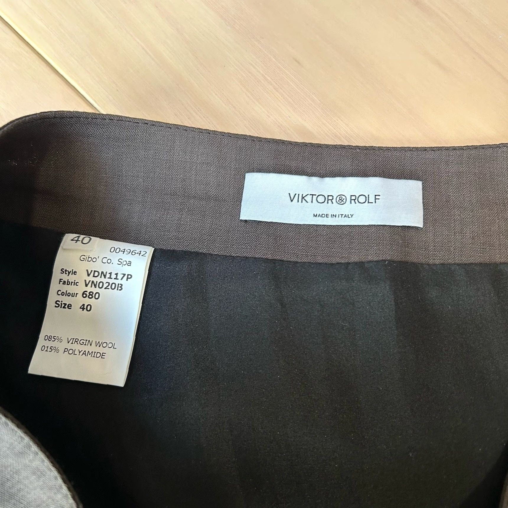 Viktor & Rolf Viktor & Rolf Brown Pleated Wool Blend Midi Skirt Women 40 Brown Wool Pleated A-Line Z ip Closure Designer Vintage No N/A Size 27" / US 4 / IT 40 - 4 Thumbnail