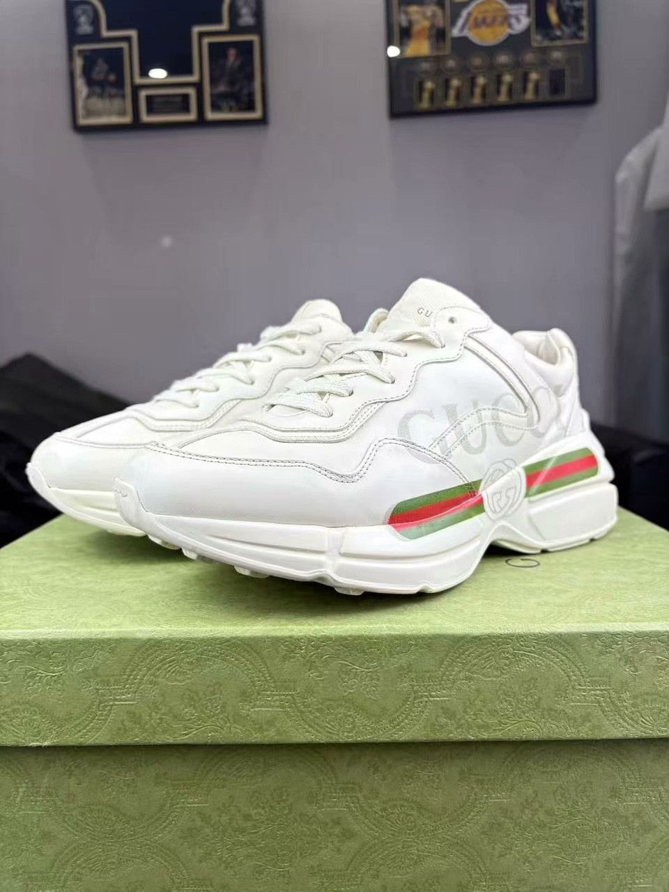 Gucci Gucci Printed Lowtop Sneakers 8 Men Size US 8 / EU 41 - 1 Thumbnail