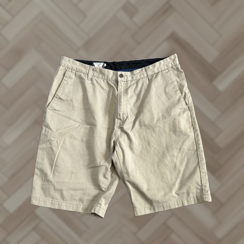 Volcom Volcom Mens Flat Front Shorts Chino 36 Beige Tan 2 Front 2 Back Pockets Belt Loops Zip Button Casual Everyday Spring Summer Fall Mens Size US 36 / EU 52 - 1 Thumbnail