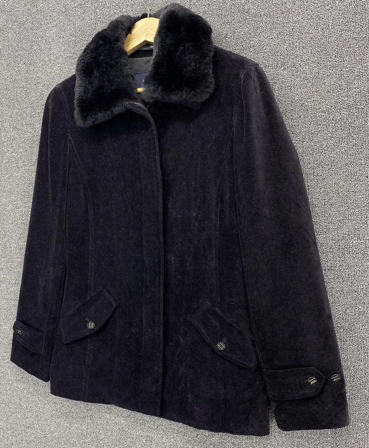 Burberry Vintage Burberry London Faux Fur Hooded Velvet Jacket Size XS / US 0-2 / IT 36-38 - 2 Thumbnail
