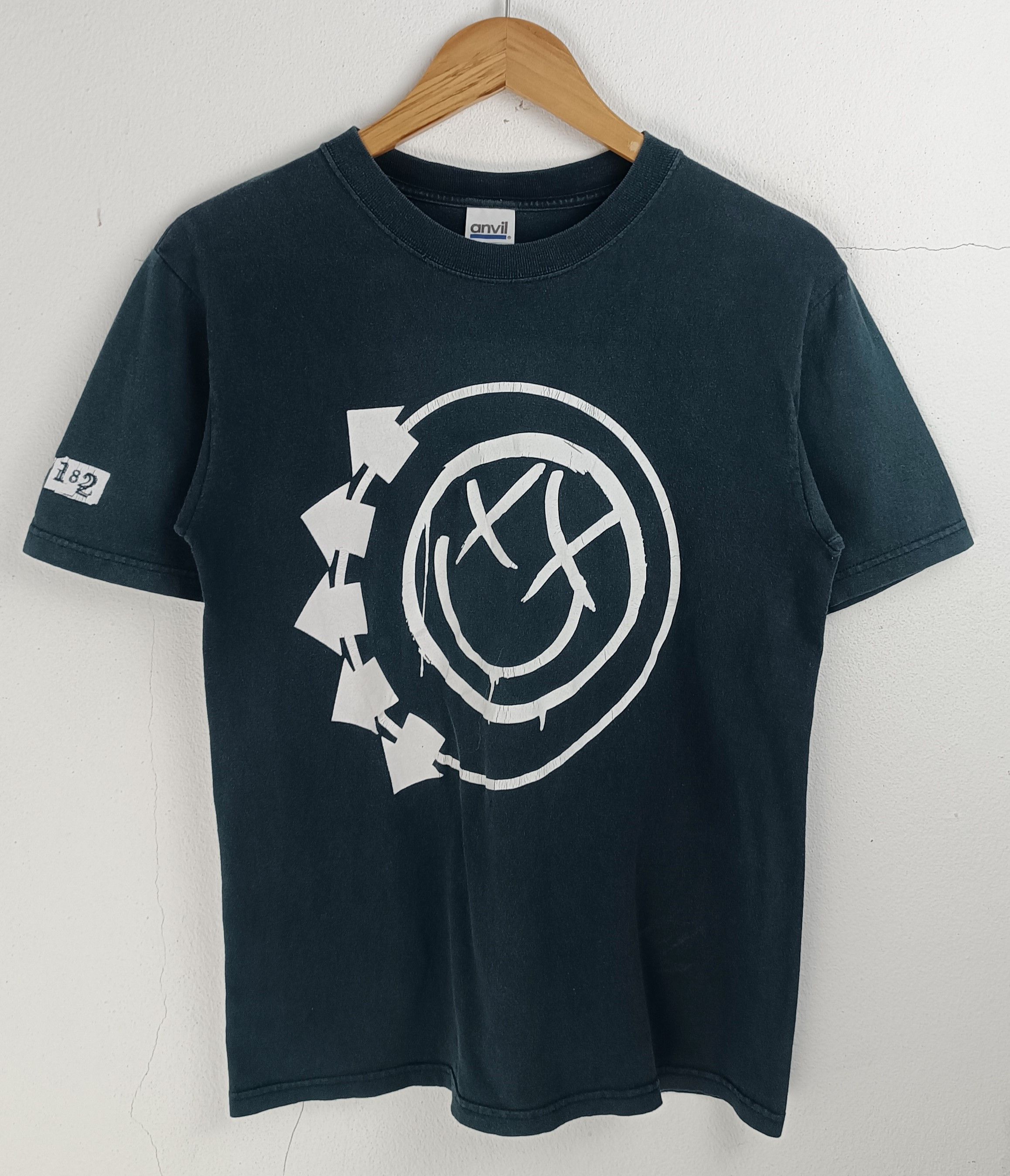 Band Tees VINTAGE Y2K BLINK 182 CLASSIC LOGO POP PUNK FADED SKATER 41 Size US S / EU 44-46 / 1 - 3 Thumbnail