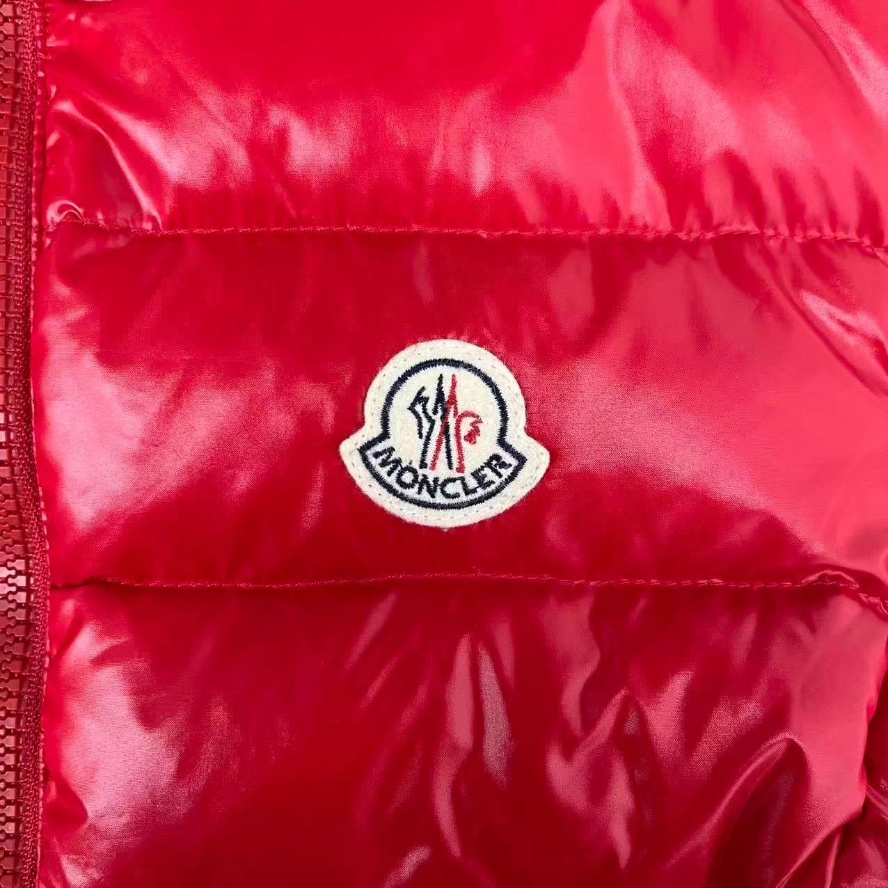 Moncler [Moncler] Ghany Series Red Glossy Logo Zipper Down Vest, Size US S / EU 44-46 / 1 - 3 Thumbnail