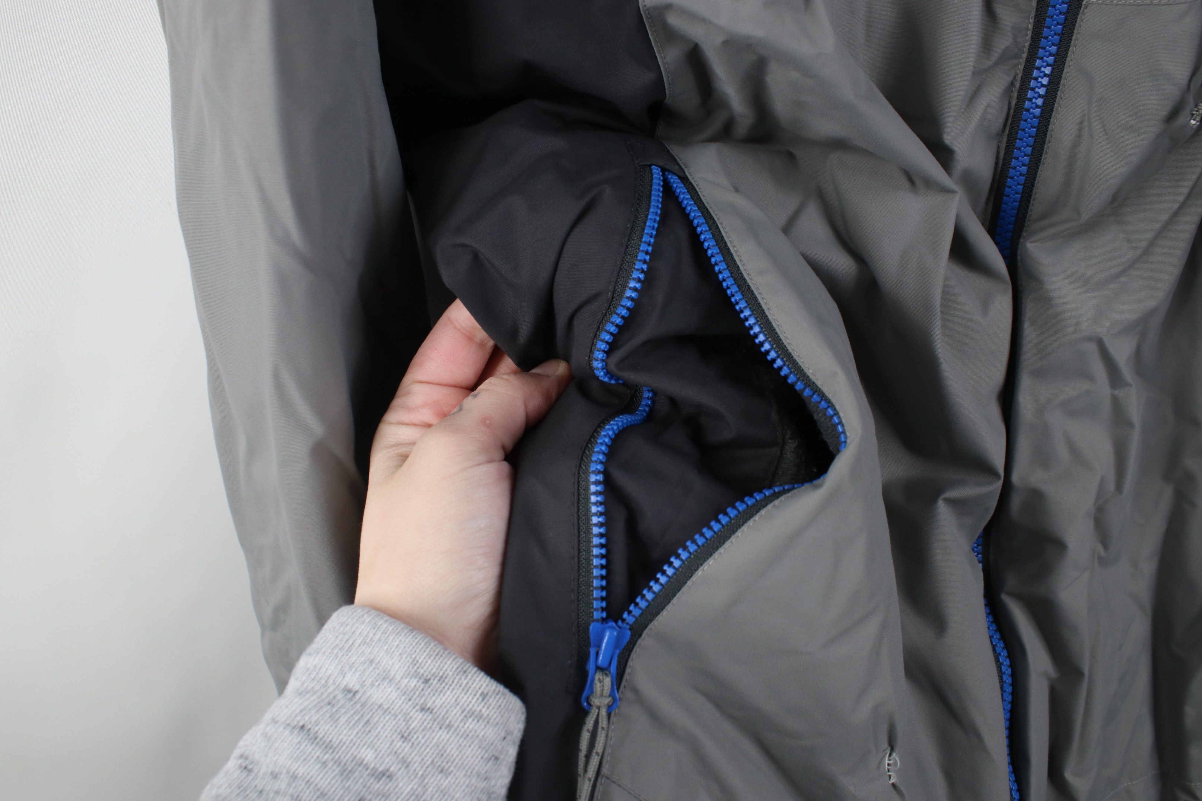 Columbia Y2K Columbia Spell Out Waterproof Hooded Puffer Jacket Gray Size US M / EU 48-50 / 2 - 8 Thumbnail