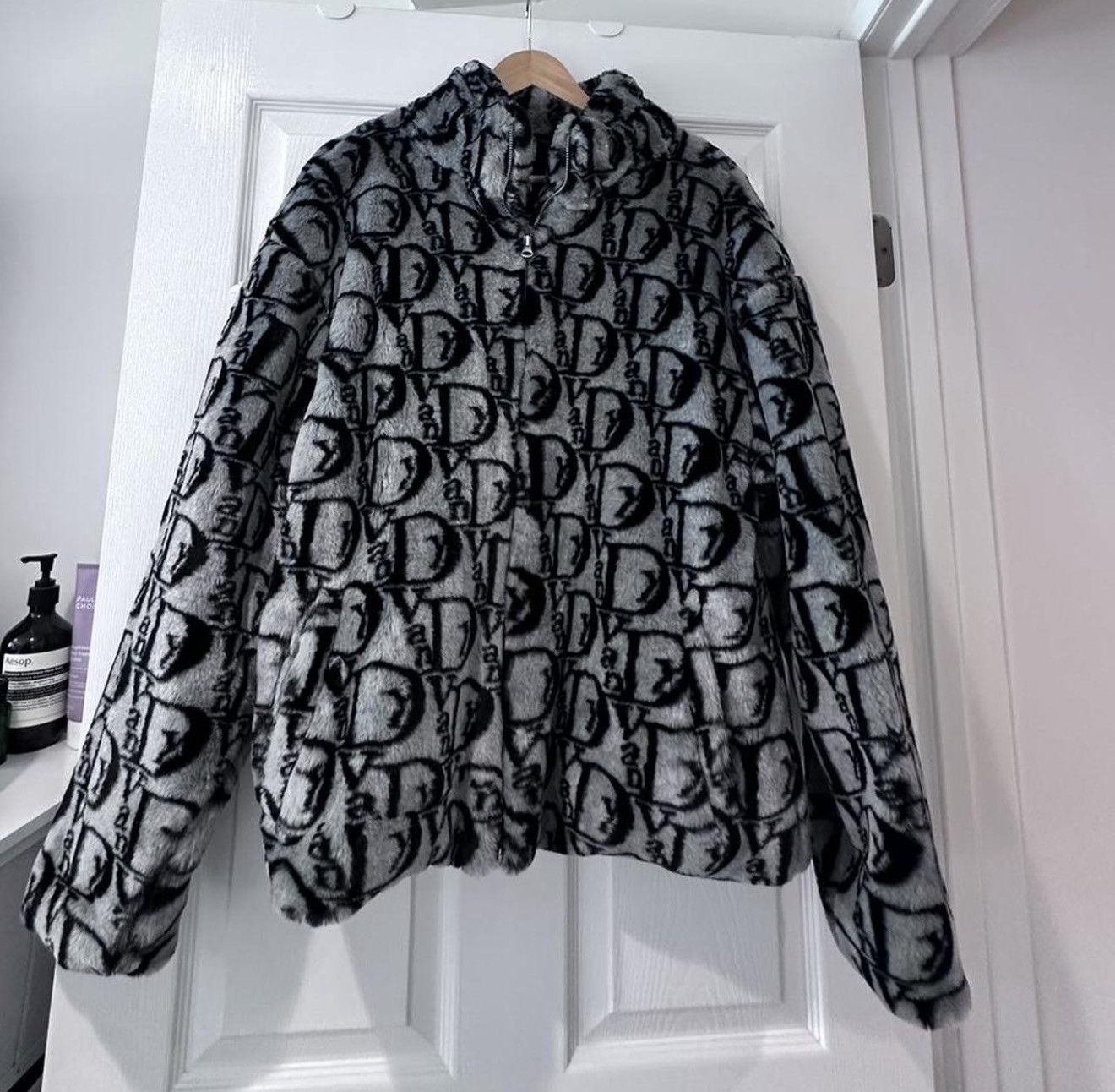 Vandy The Pink Vior Faux Fur Monogram Jacket Gray DS Dior Size US L / EU 52-54 / 3 - 1 Thumbnail