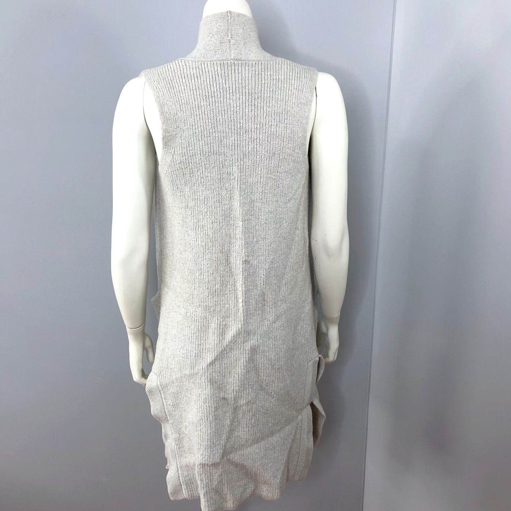 Vintage Wilfred Olivie Sleeveless Cardigan Womens Medium Sweater Light Gray CAM4-3472-49 Size M / US 6-8 / IT 42-44 - 3 Thumbnail