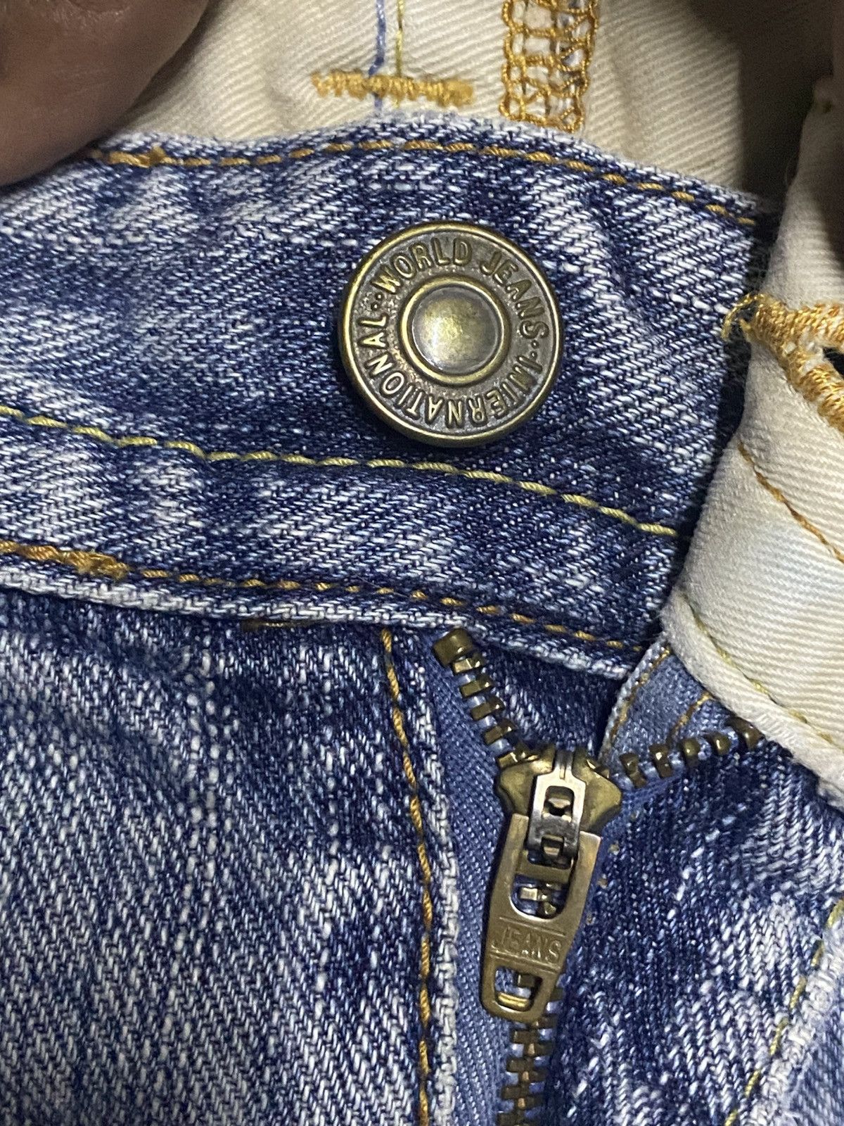 Japanese Brand Vintage Japanese Brand Light Wash Distressed Baggy Jeans Size US 36 / EU 52 - 12 Thumbnail