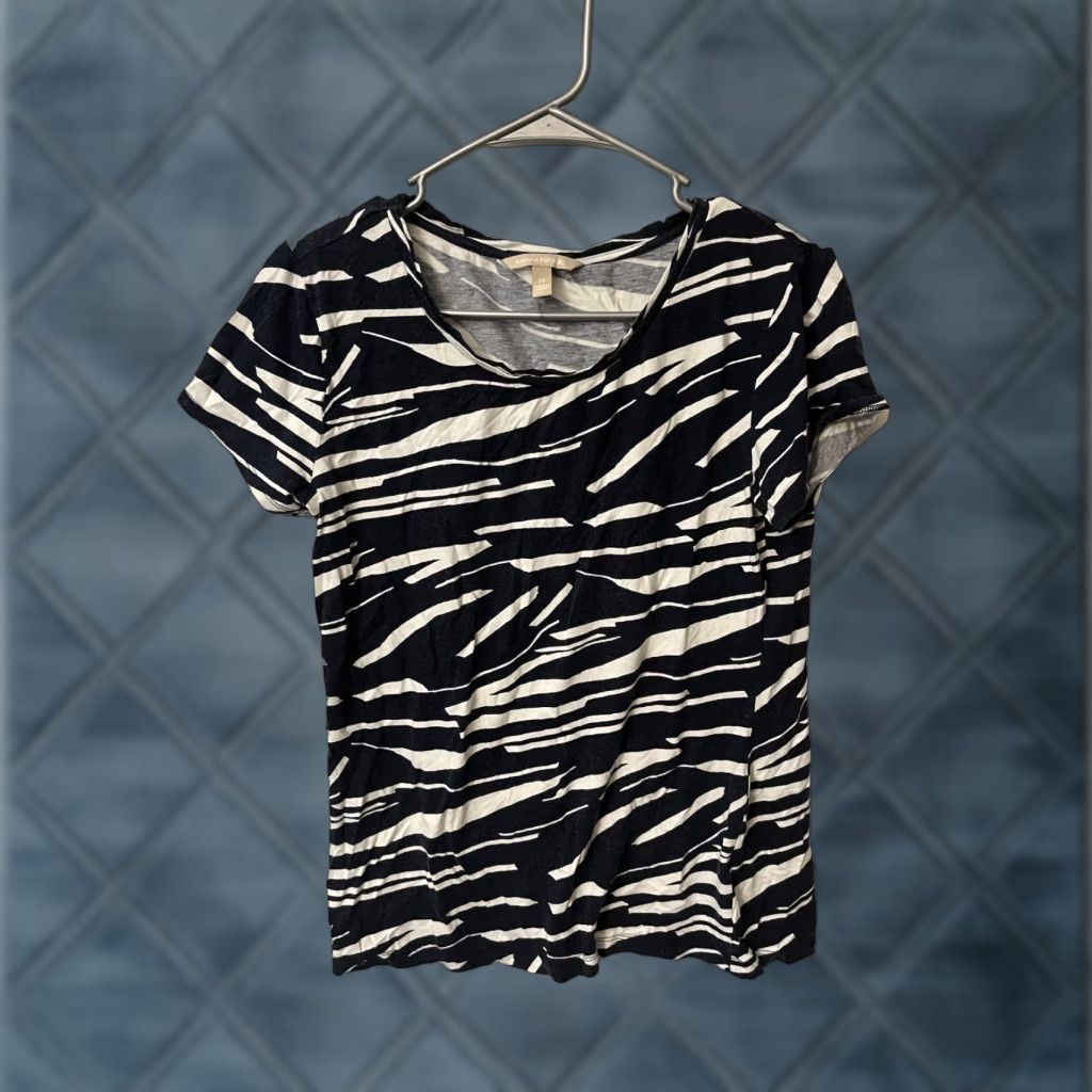 Banana Republic Banana Republic Tee Shirt Women M Black White Zebra Soft Cotton Crew Neck Shirt Size M / US 6-8 / IT 42-44 - 1 Thumbnail