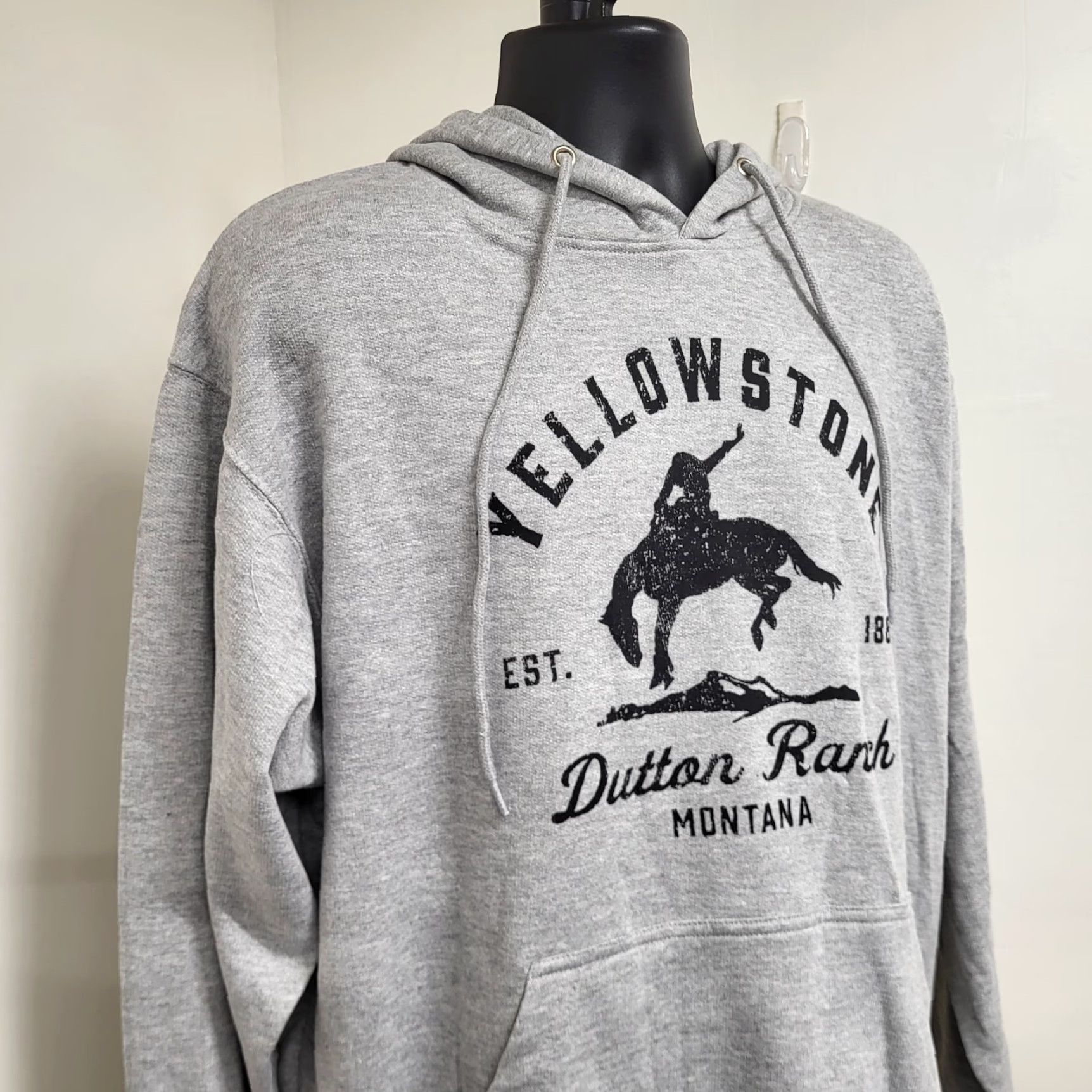 Vintage Yellowstone Dutton Ranch Men's XLARGE Light Gray Montana Hoodie Sweatshirt Size US XL / EU 56 / 4 - 3 Thumbnail