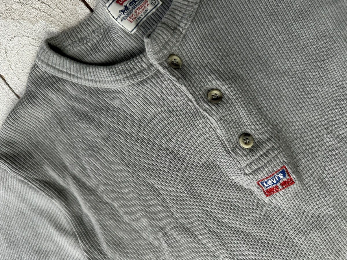 Levi's 🚨VINTAGE LEVI’S SLIM FIT Y2K CENTRAL LOGO 90s Size US M / EU 48-50 / 2 - 4 Thumbnail