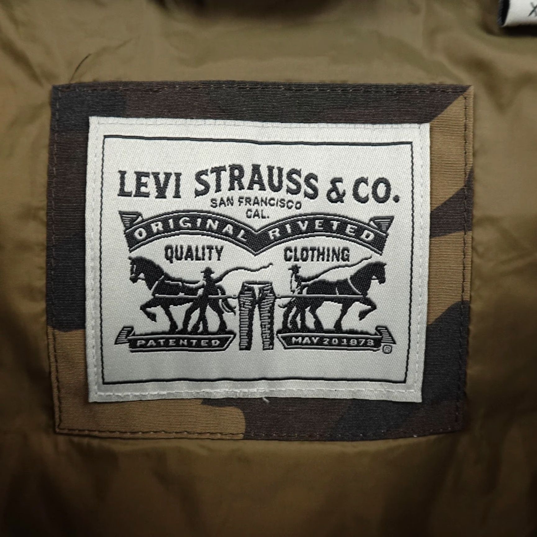 Levi's Levi's Jacket Men 2XL Green Camouflage Quilted Puffer Coat Full Zip Insulated Casual Jacket Mens 2XL Green Camouflage Puffer Coat Levi's Jacket Size US XXL / EU 58 / 5 - 6 Thumbnail