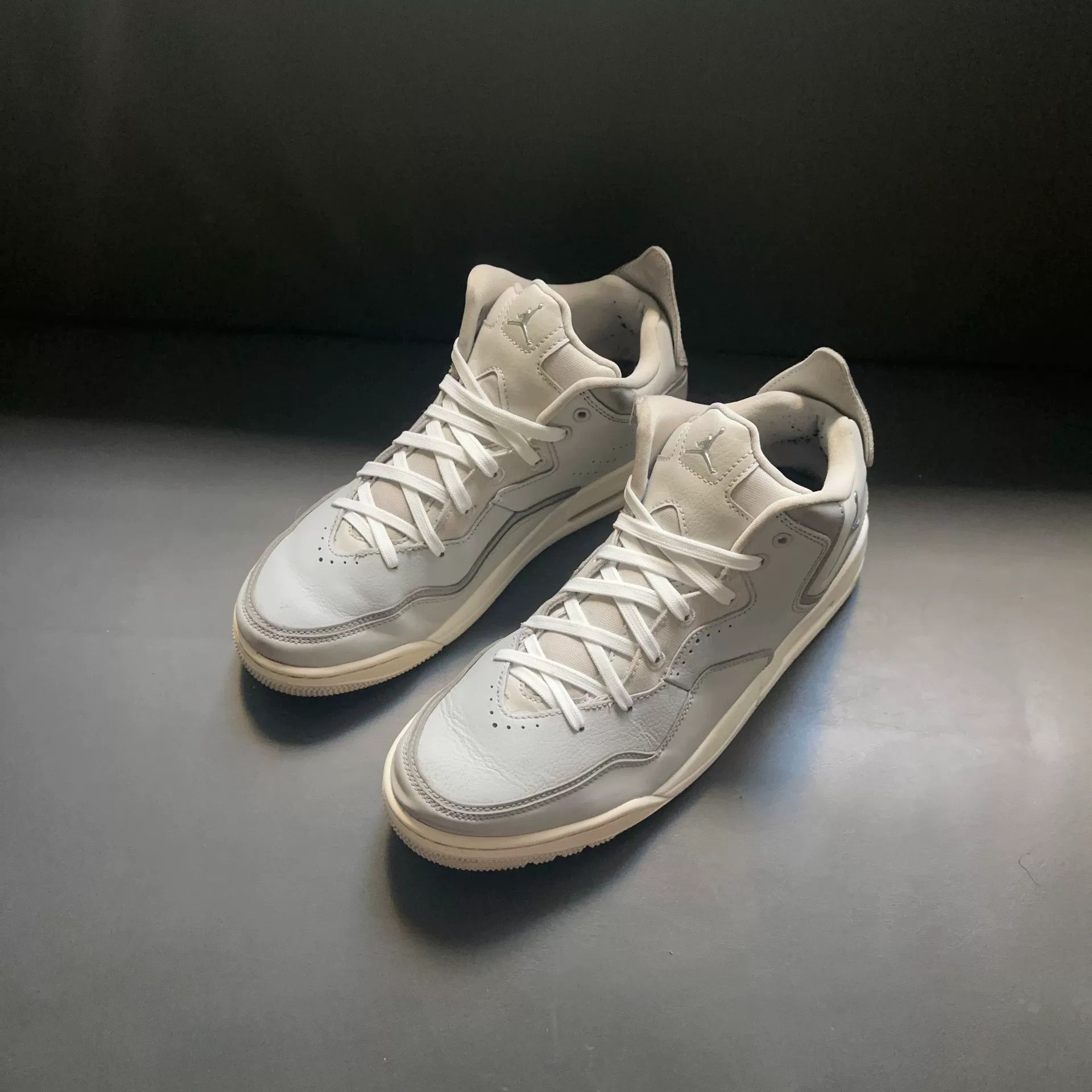 Nike Nike White Lowtop Sneakers 23 Men Size US 10 / EU 43 - 1 Thumbnail