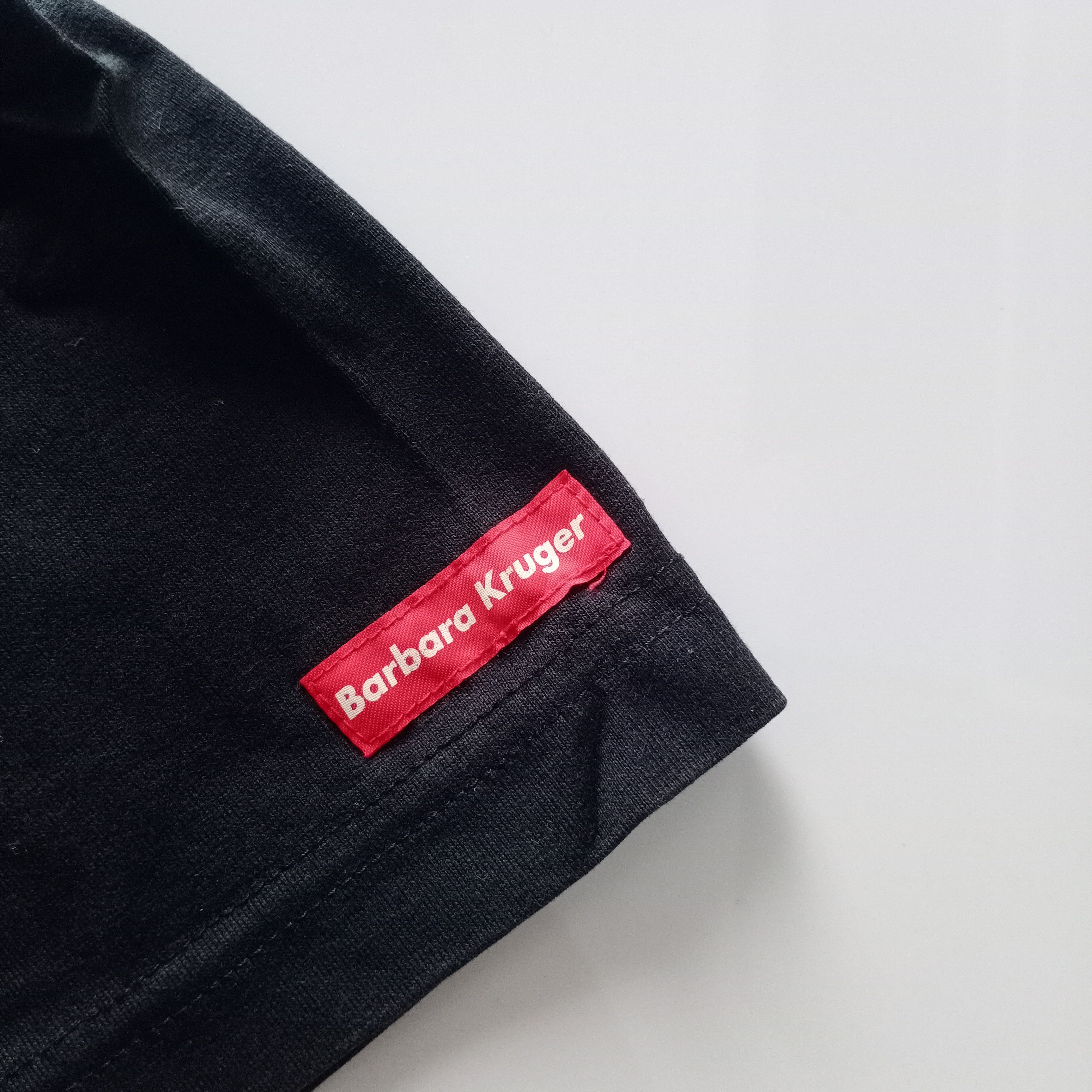 Barbara Kruger × Uniqlo × Vintage Barbara Kruger Your Body Battleground Big Print T shirt Size US L / EU 52-54 / 3 - 5 Thumbnail