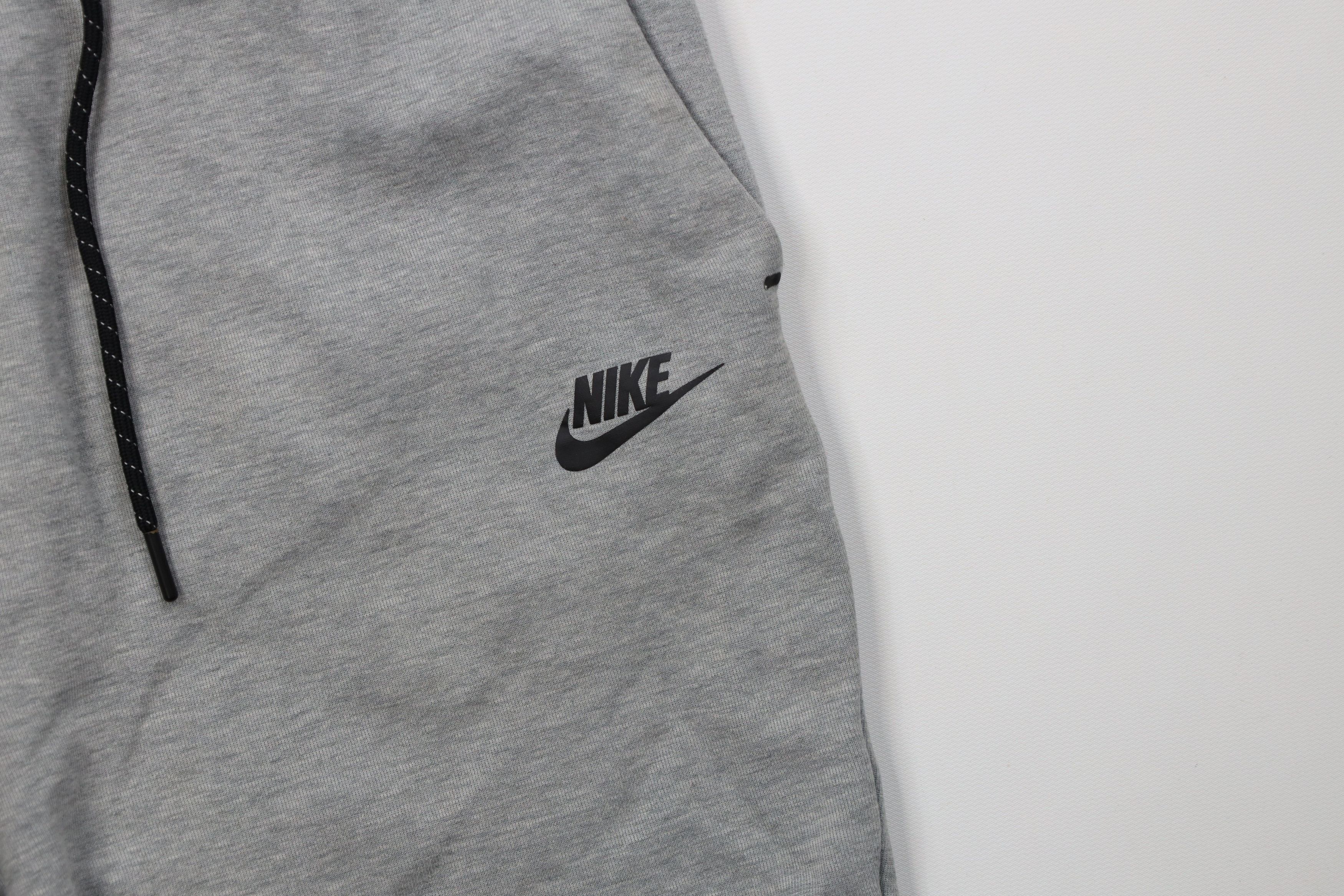 Nike Nike Tech Fleece Spell Out Above Knee Sweatpants Shorts Size US 30 / EU 46 - 5 Thumbnail
