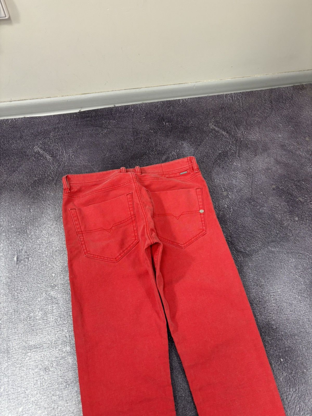 Diesel Diesel Tepphar NWT Men’s Slim Carrot Red Stretch Denim Jeans Size US 31 - 19 Thumbnail