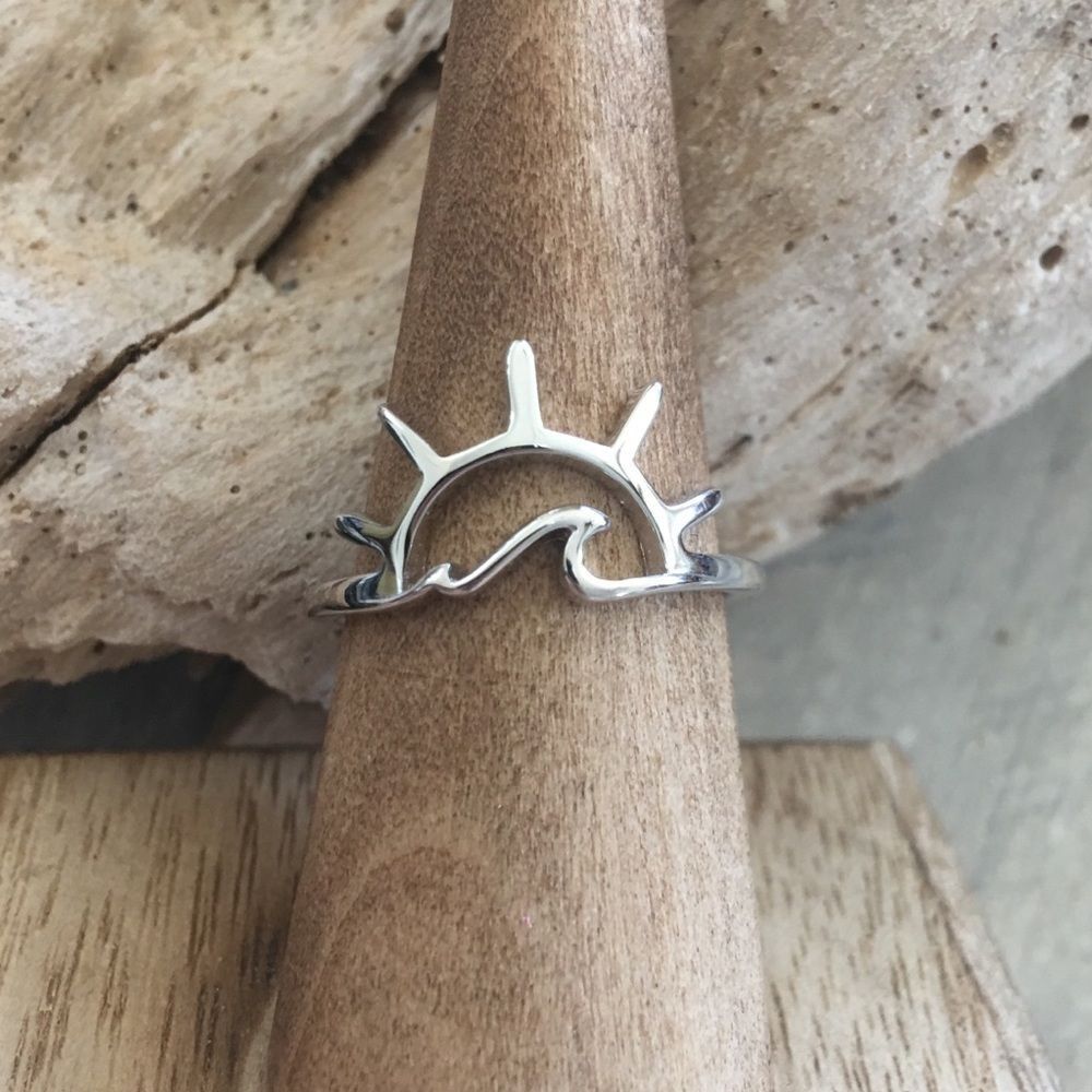 The Unbranded Brand Sterling Silver Sun and Wave Ring Size 6 Size ONE SIZE - 1 Thumbnail